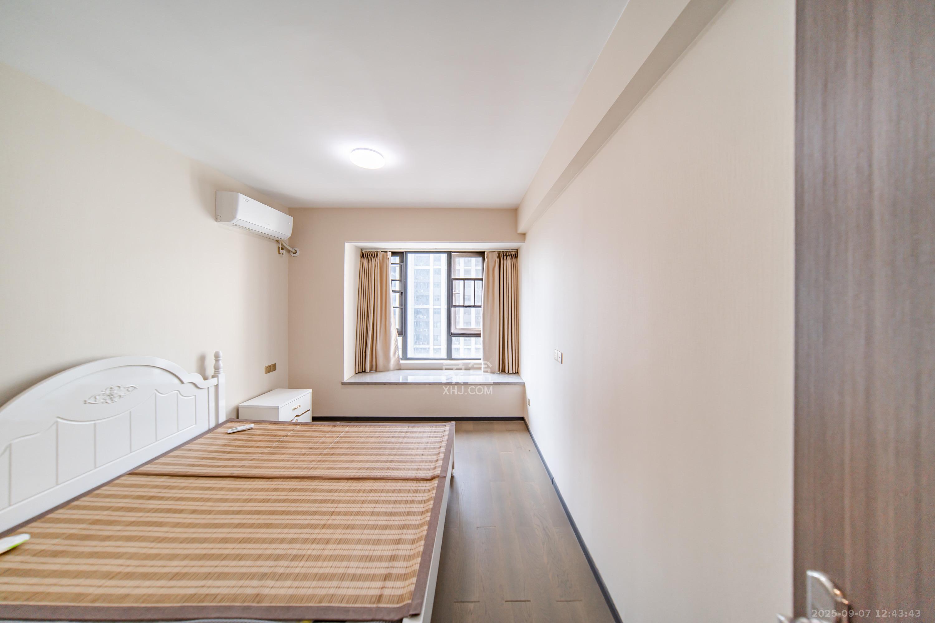 中海阅麓山一期  3室2厅2卫    2800.0元/月室内图