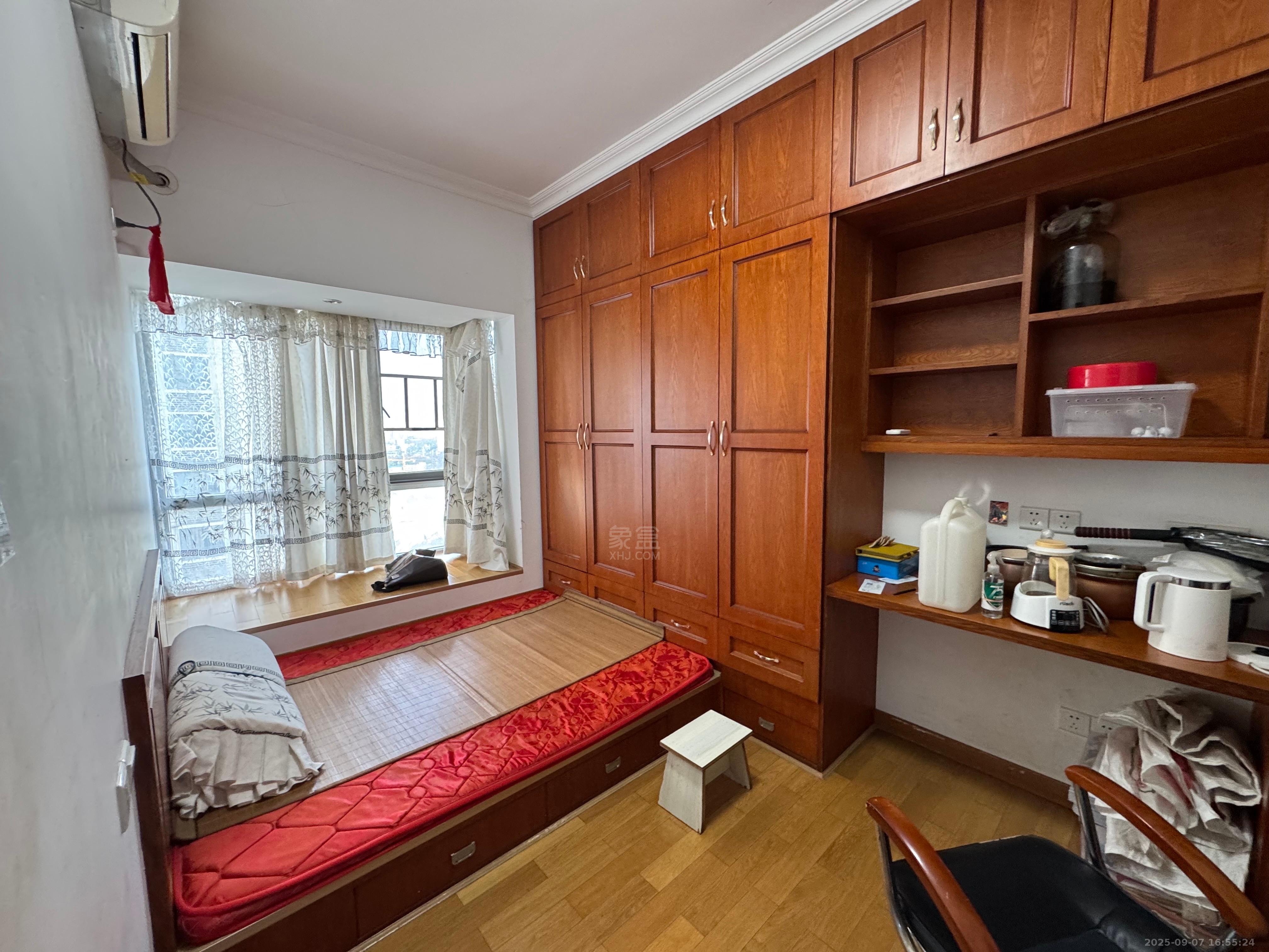 美的城二期  3室2厅2卫    2000.0元/月室内图