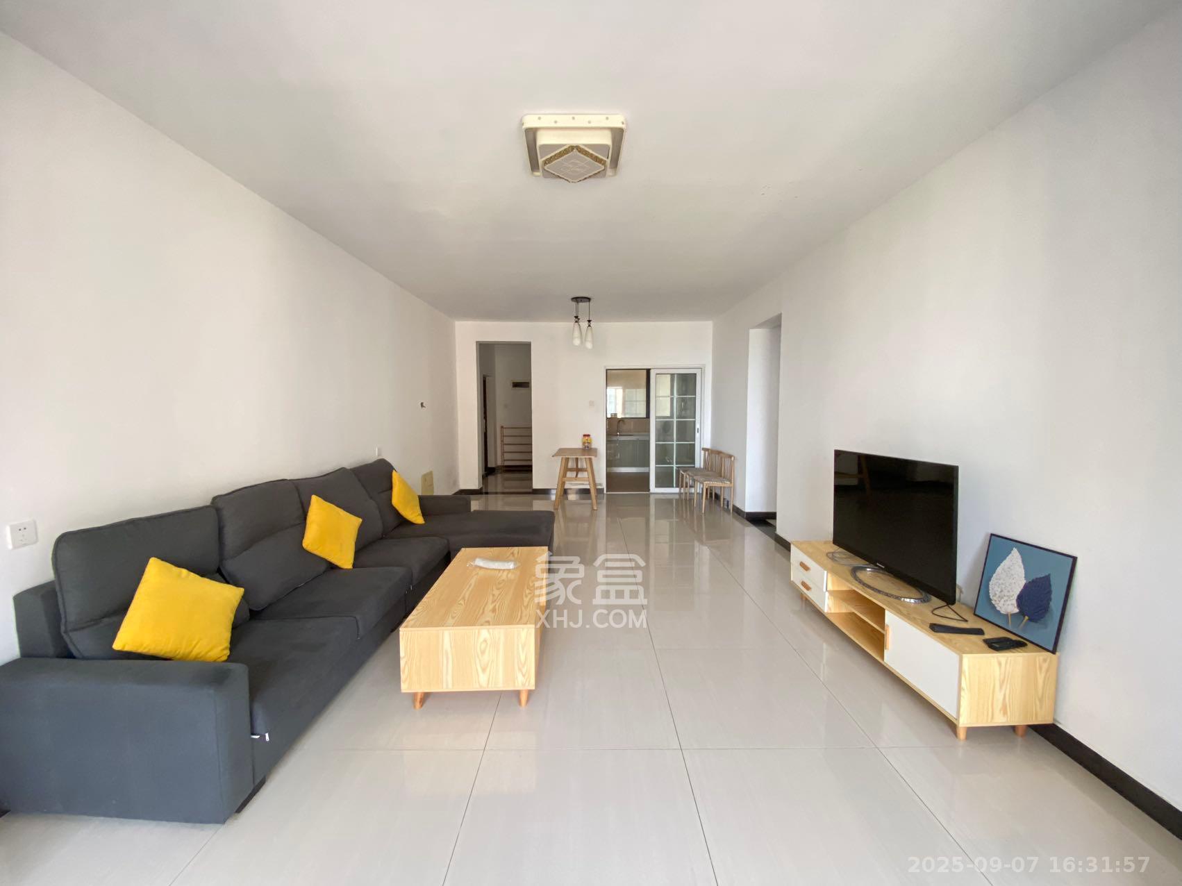 悦湖山 4室2厅2卫 2600.0元/月 悦湖山 4室2厅2卫 2600.0元/月室内图