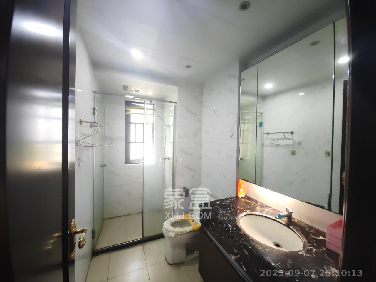 恒大御景天下城一期  3室2厅2卫   2300.00元/月室内图
