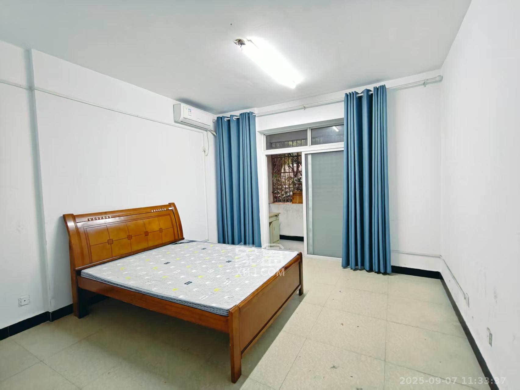 嘉盛华庭（一期、二期、三期）  4室2厅1卫    3500.0元/月室内图