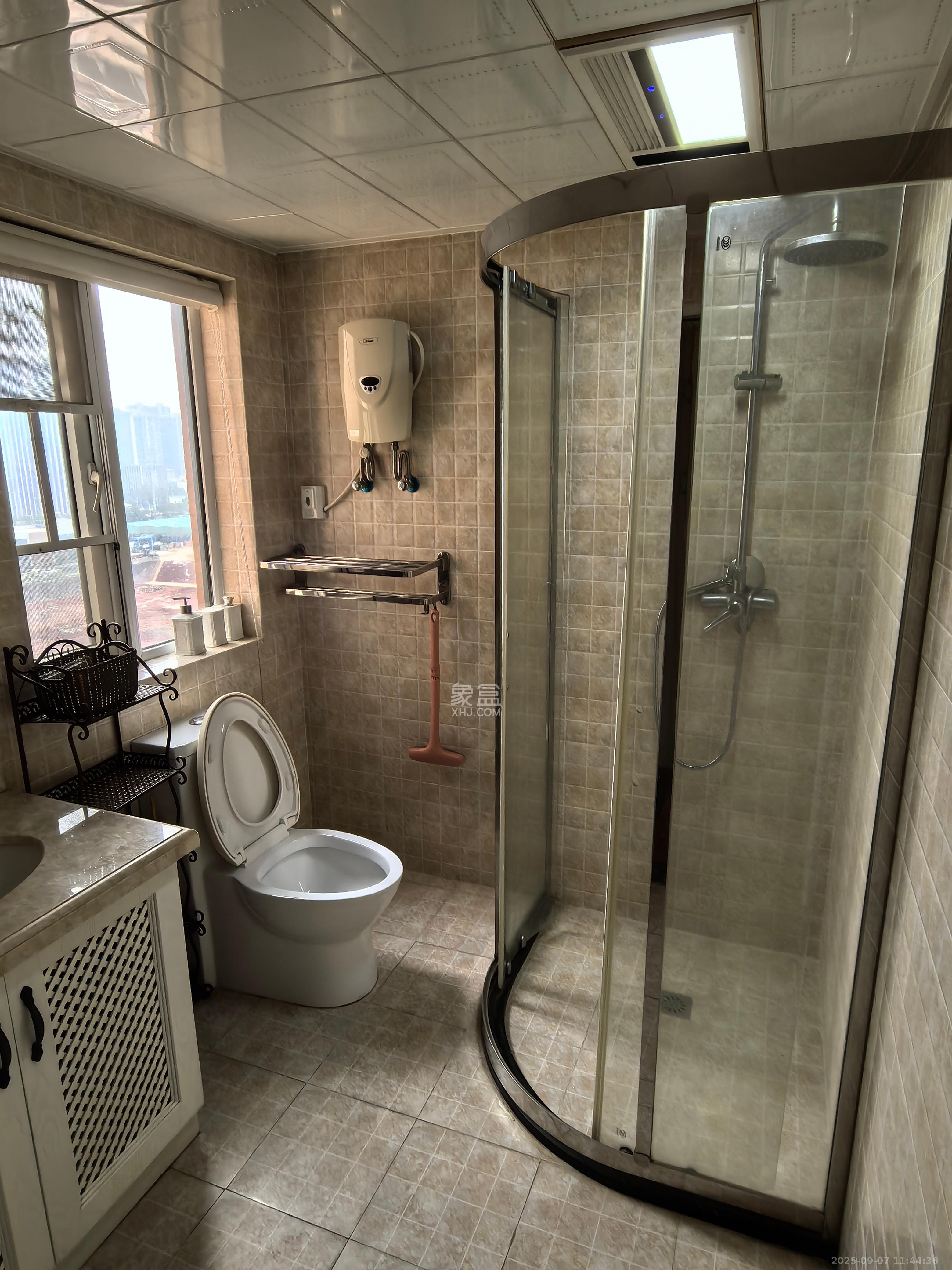 丽发新城  3室2厅2卫    2500.0元/月 丽发新城  3室2厅2卫    2500.0元/月室内图