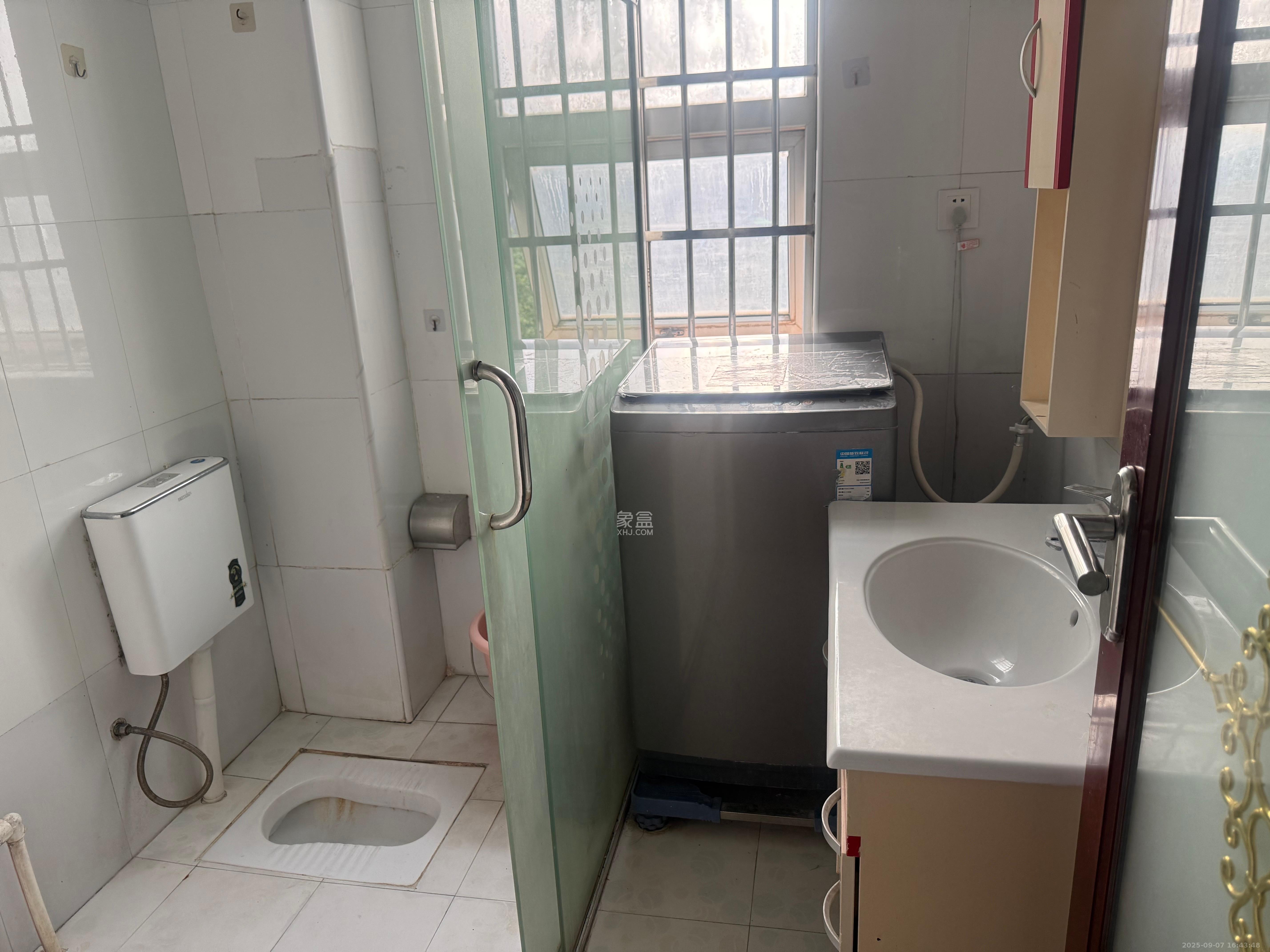 水映青山  1室2厅1卫    2000.0元/月室内图