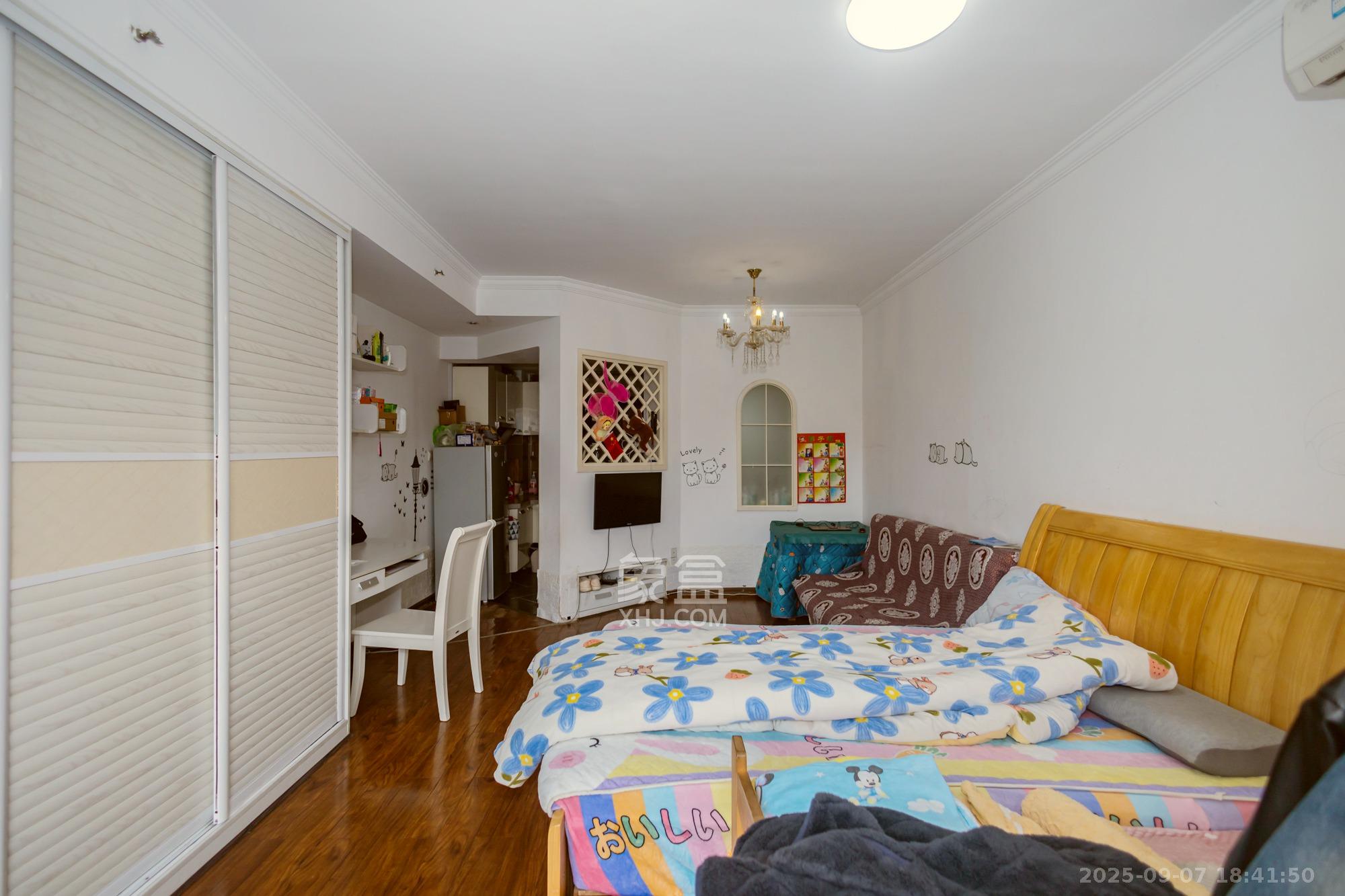 时代星城 1室1厅1卫 16.8万 时代星城 1室1厅1卫 16.8万客厅