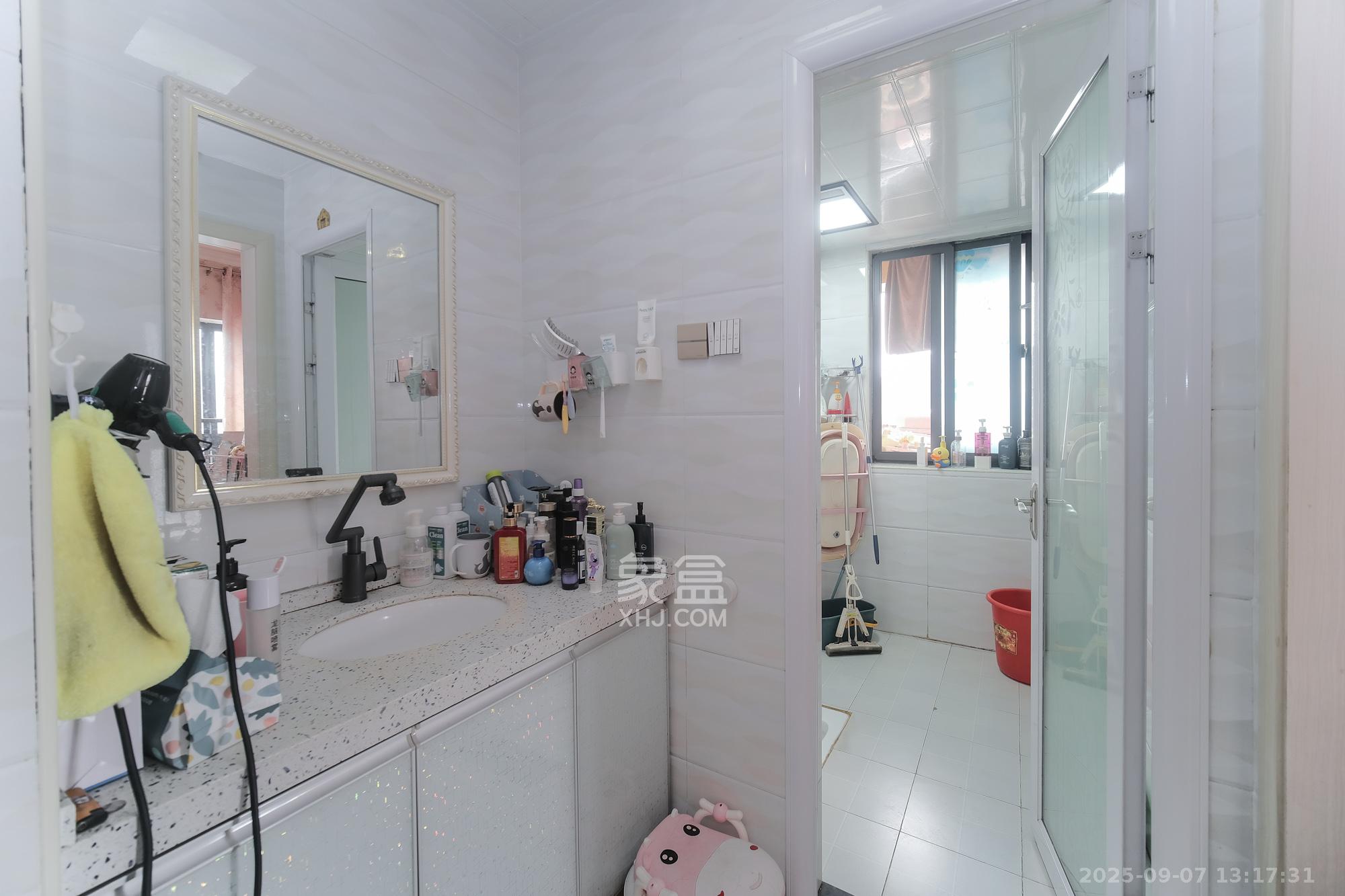 山水湾  3室2厅1卫    66.8万 山水湾  3室2厅1卫    66.8万卫生间