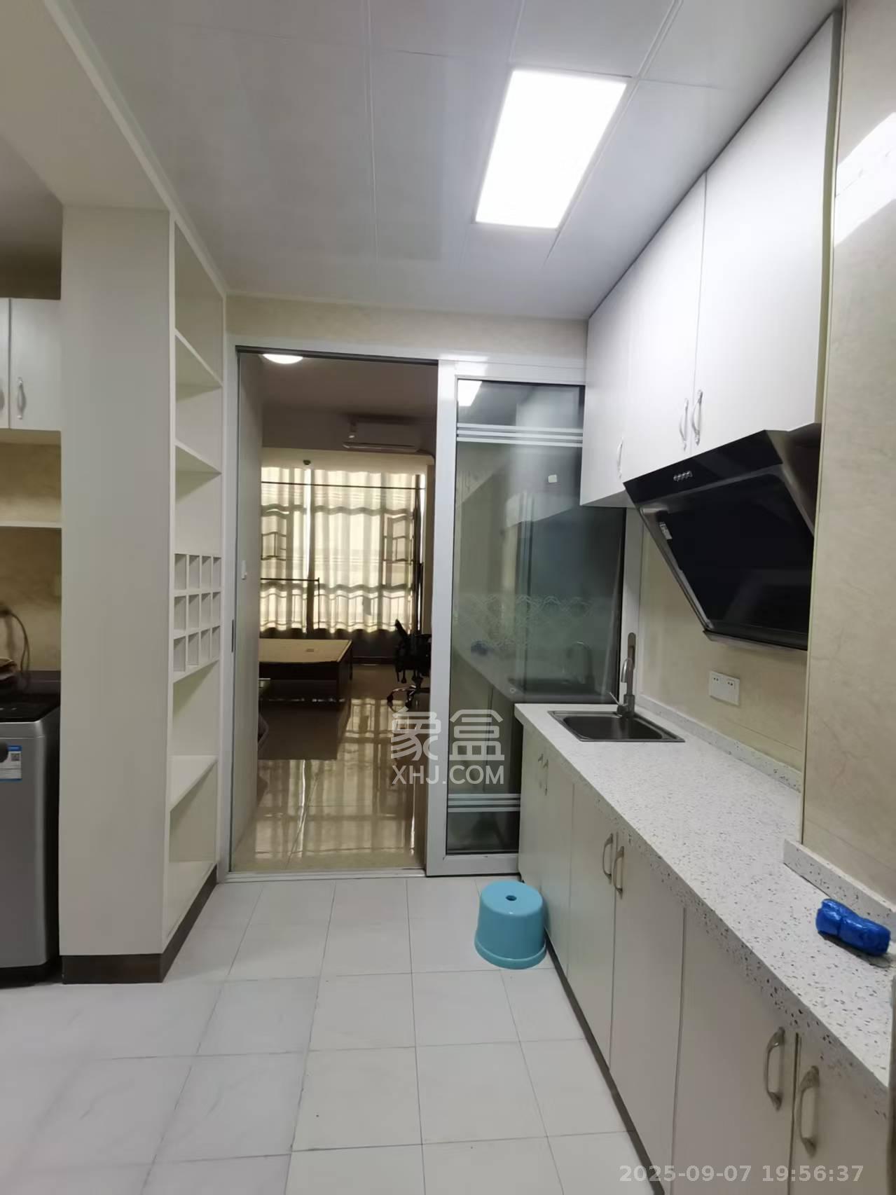 金茂梅溪湖 1室1厅1卫 1600.0元/月 金茂梅溪湖 1室1厅1卫 1600.0元/月室内图