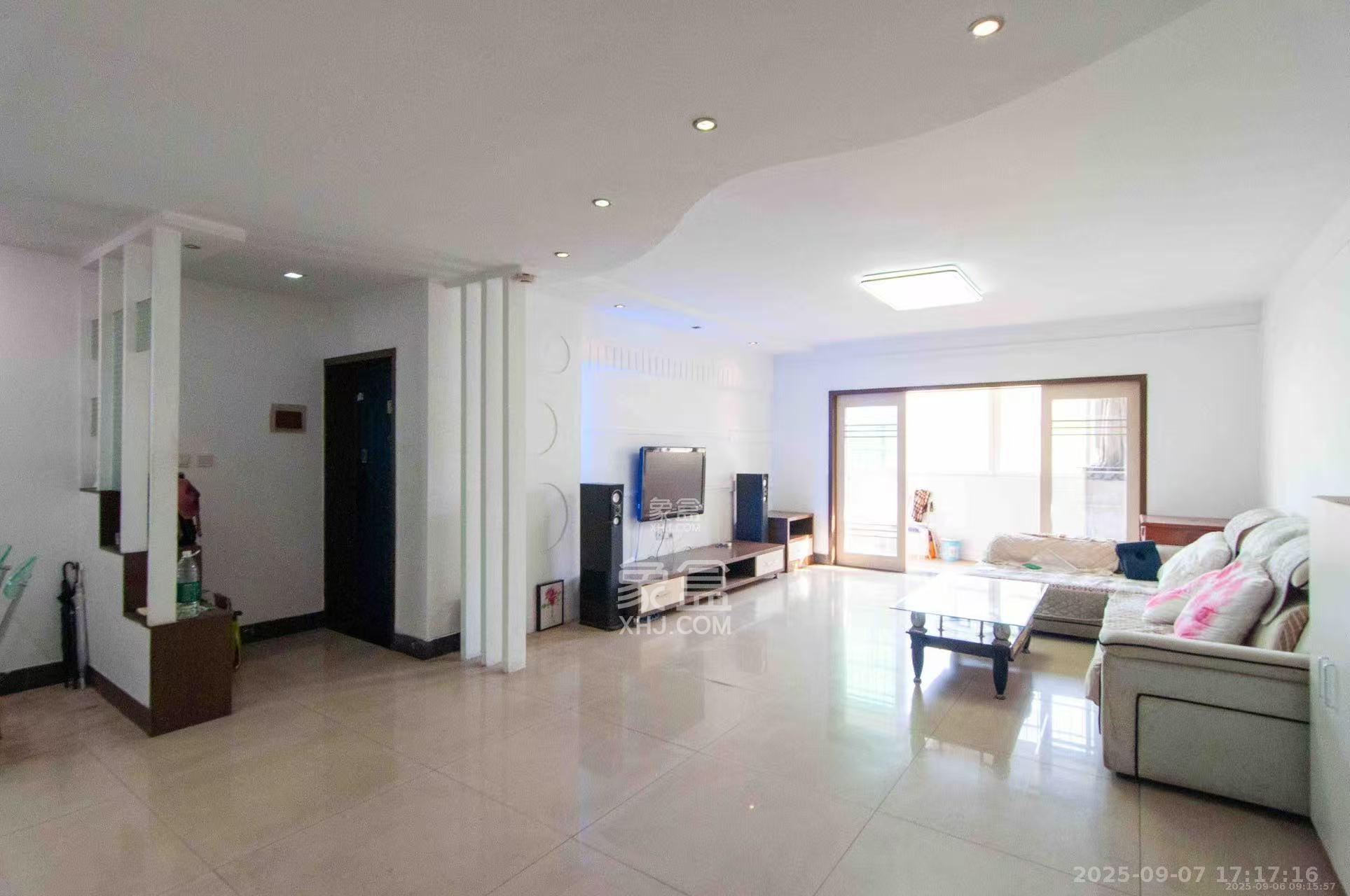 恩瑞麓山名园(龙王港小区)  3室2厅2卫    2500.0元/月 恩瑞麓山名园(龙王港小区)  3室2厅2卫    2500.0元/月