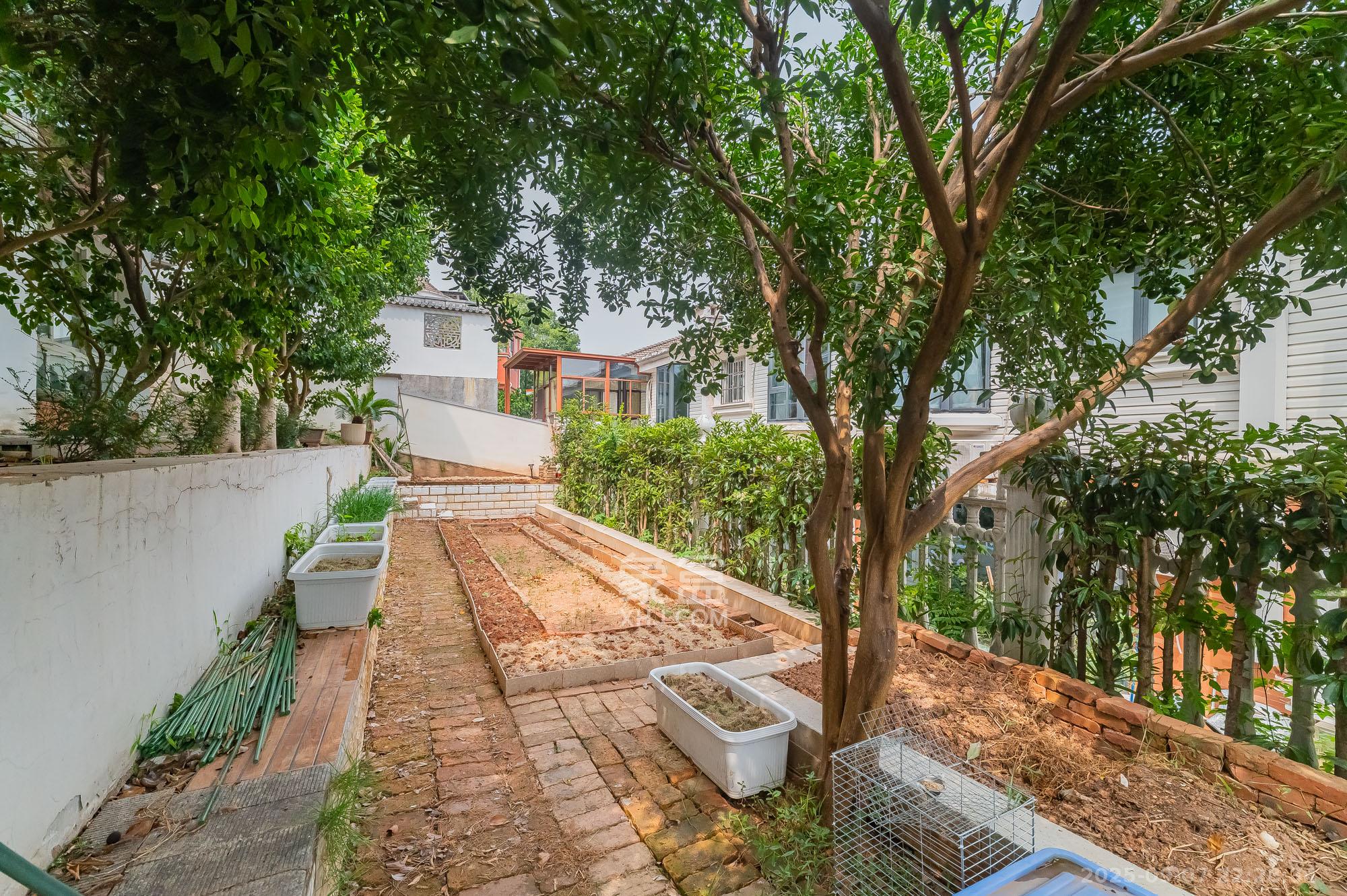 山水芙蓉国际新城  7室2厅3卫    598.0万其他