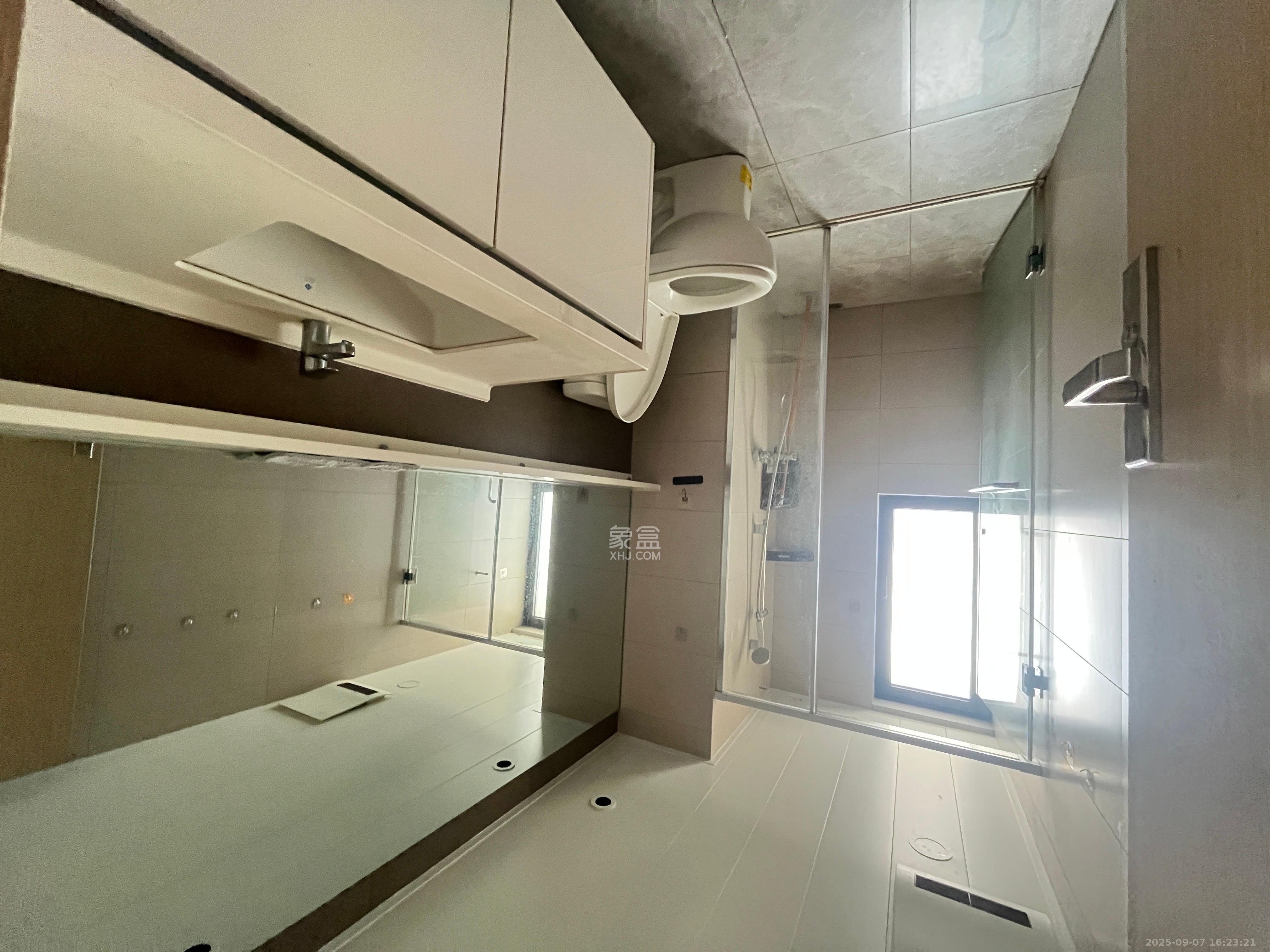 时代年华  4室2厅2卫    2600.0元/月室内图