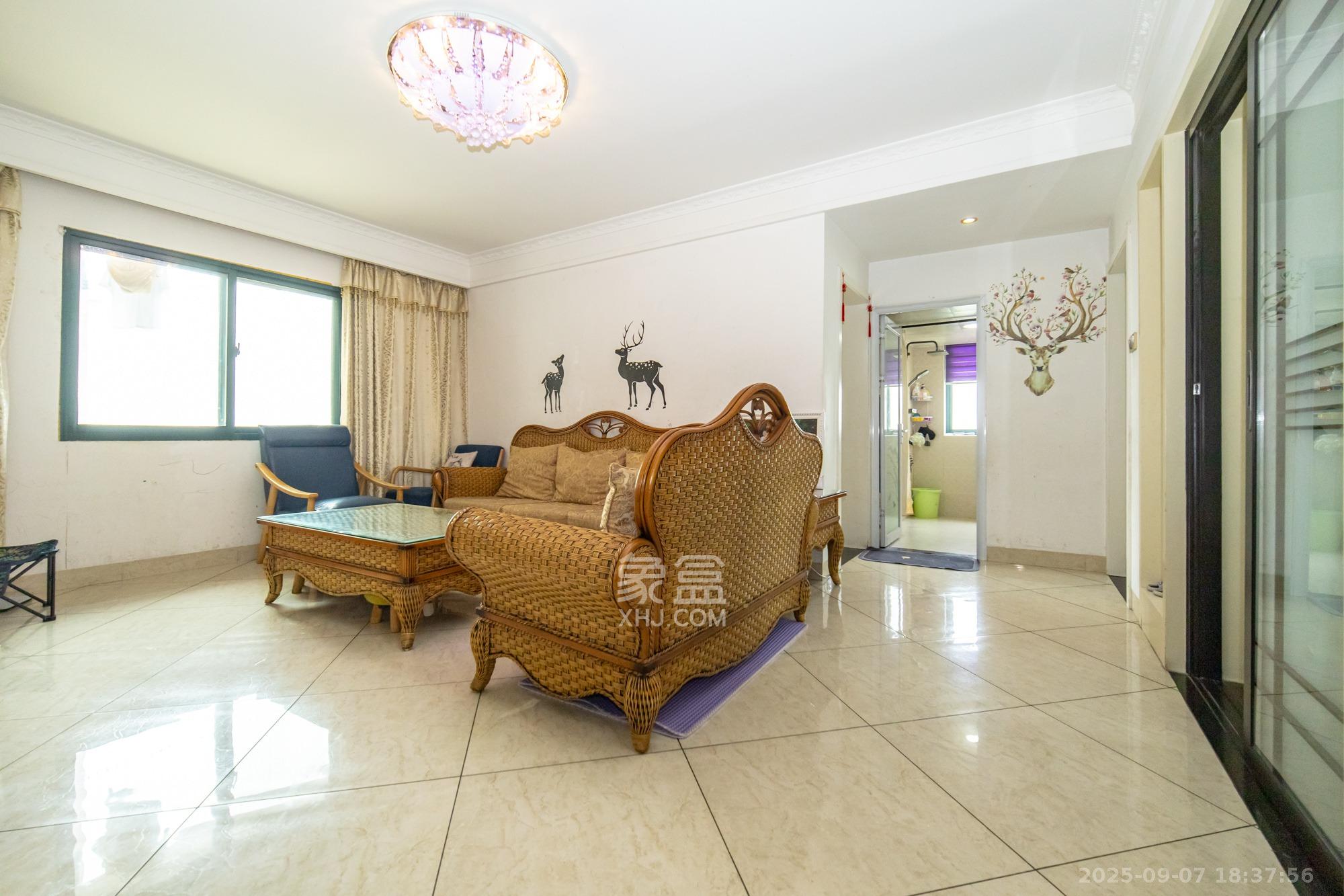 蝴蝶谷 3室2厅1卫 58.0万 蝴蝶谷 3室2厅1卫 58.0万客厅