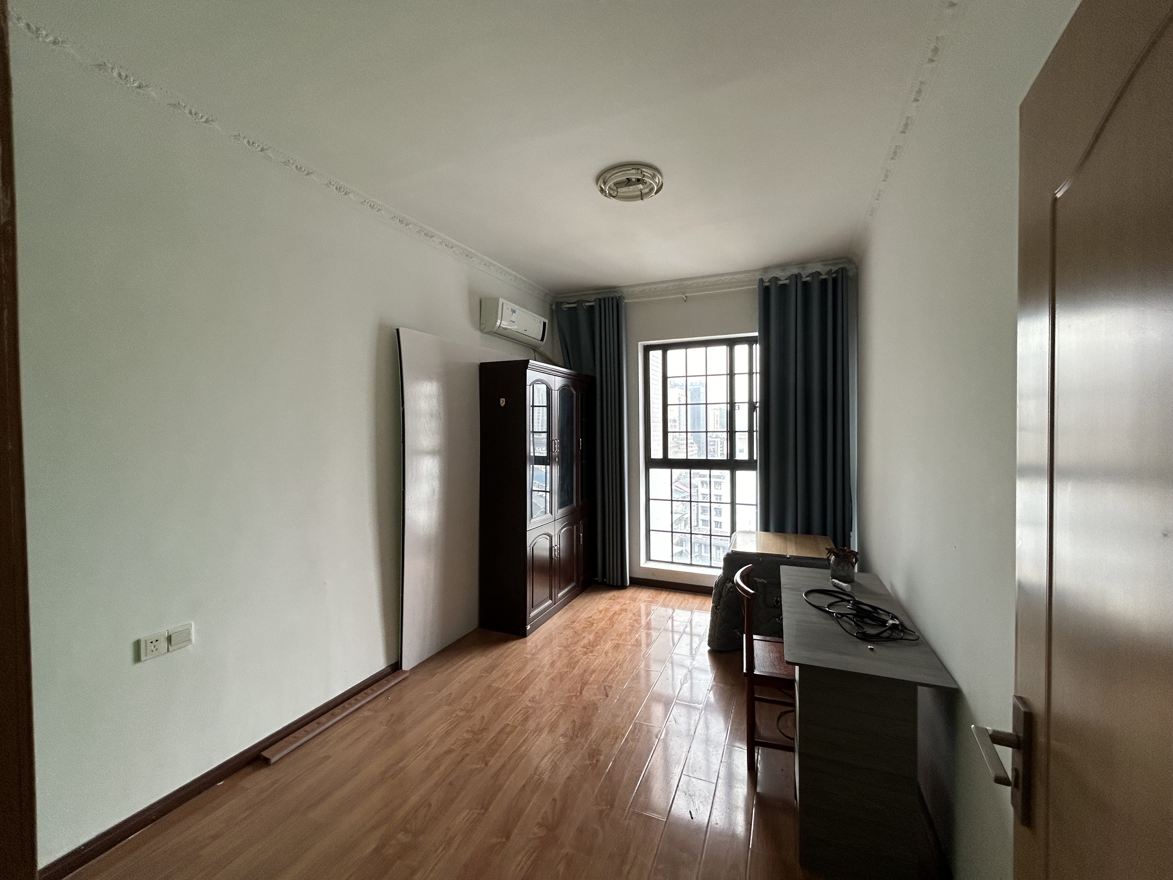 逸臣广场 3室2厅2卫 2000.0元/月 逸臣广场 3室2厅2卫 2000.0元/月室内图