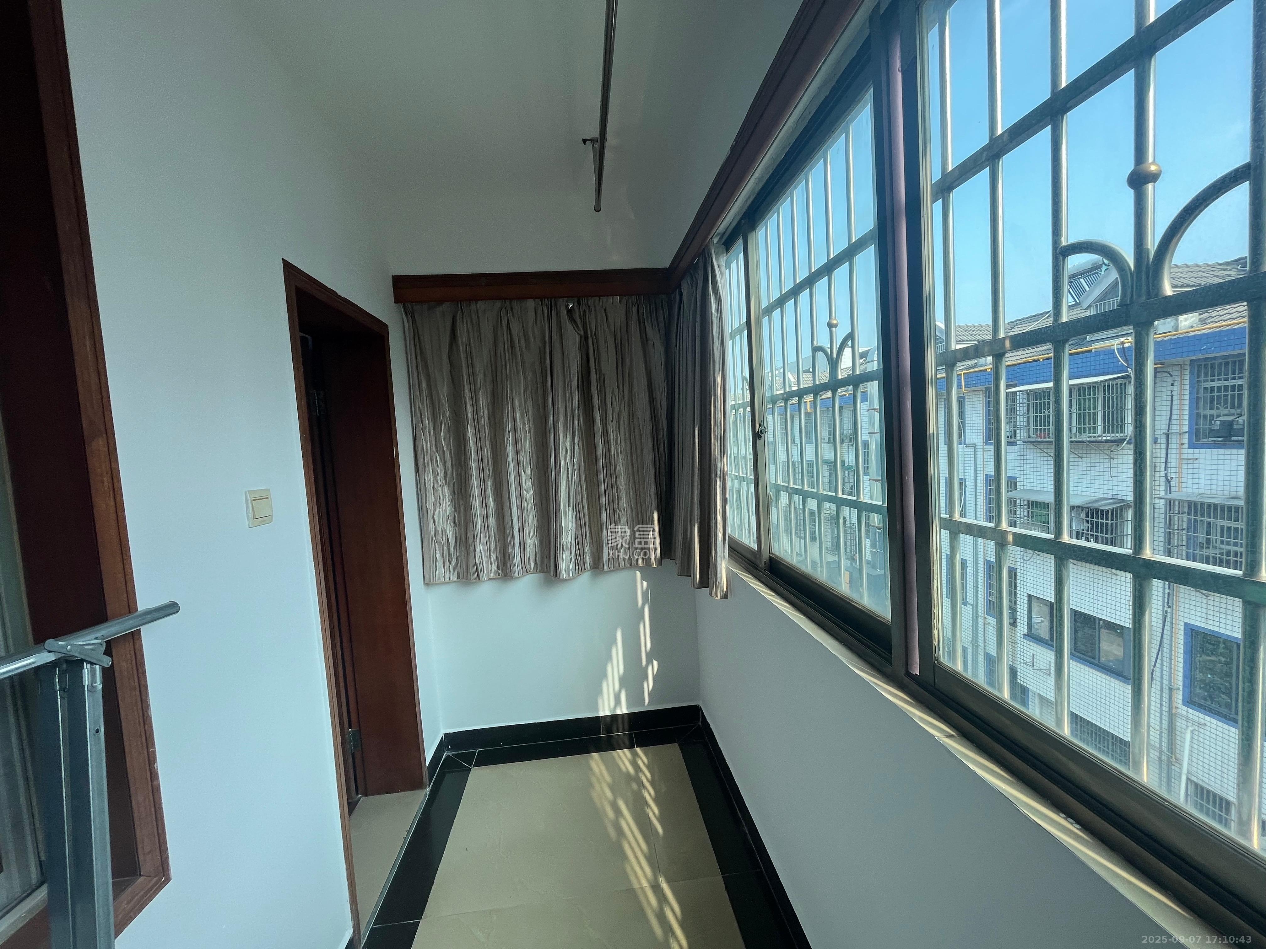 金峰小区北院(七里营社区)  2室2厅1卫    1600.0元/月 金峰小区北院(七里营社区)  2室2厅1卫    1600.0元/月室内图