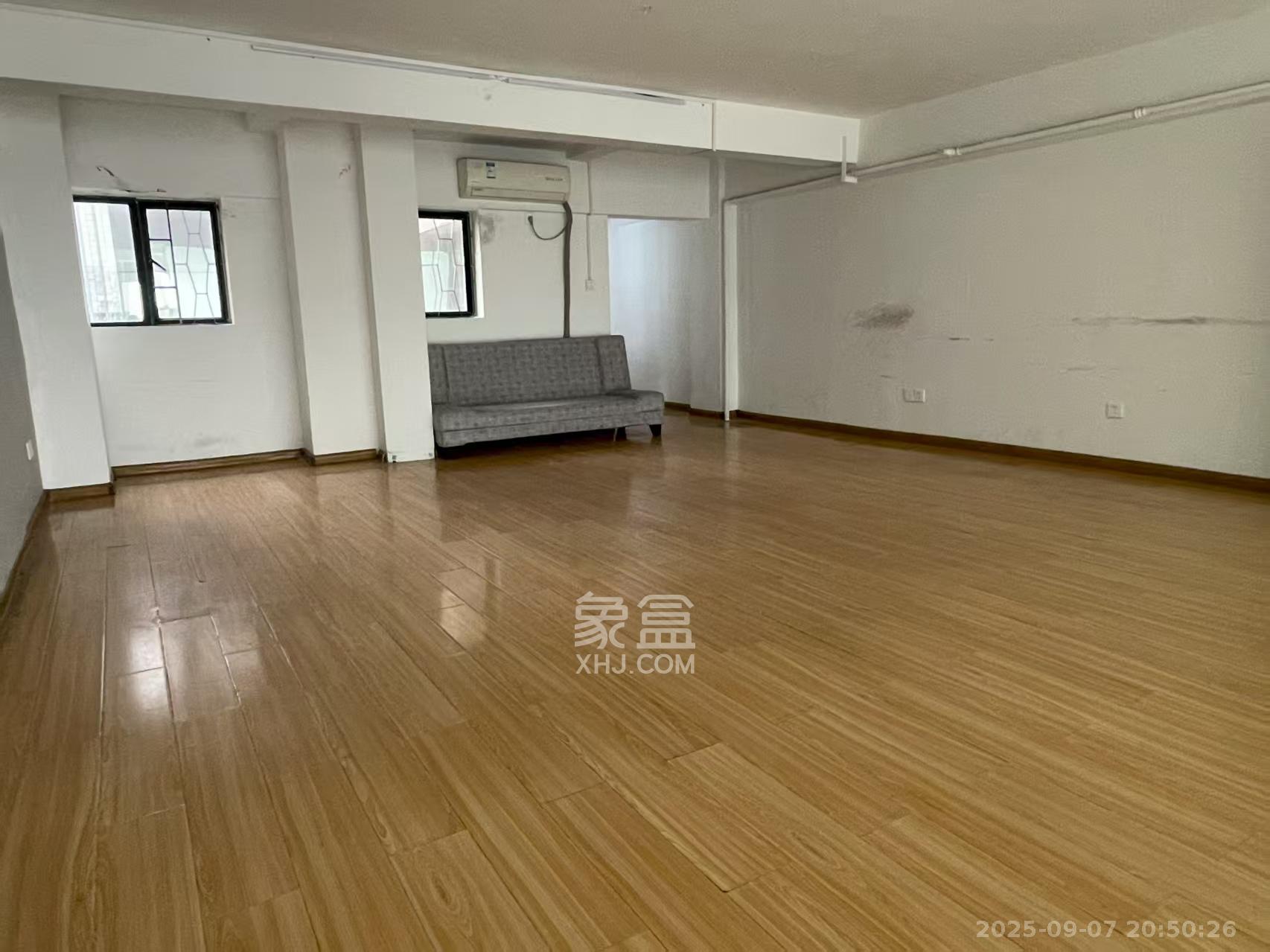 城市快线(新建大厦) 1室2厅1卫 2500.0元/月 城市快线(新建大厦) 1室2厅1卫 2500.0元/月室内图