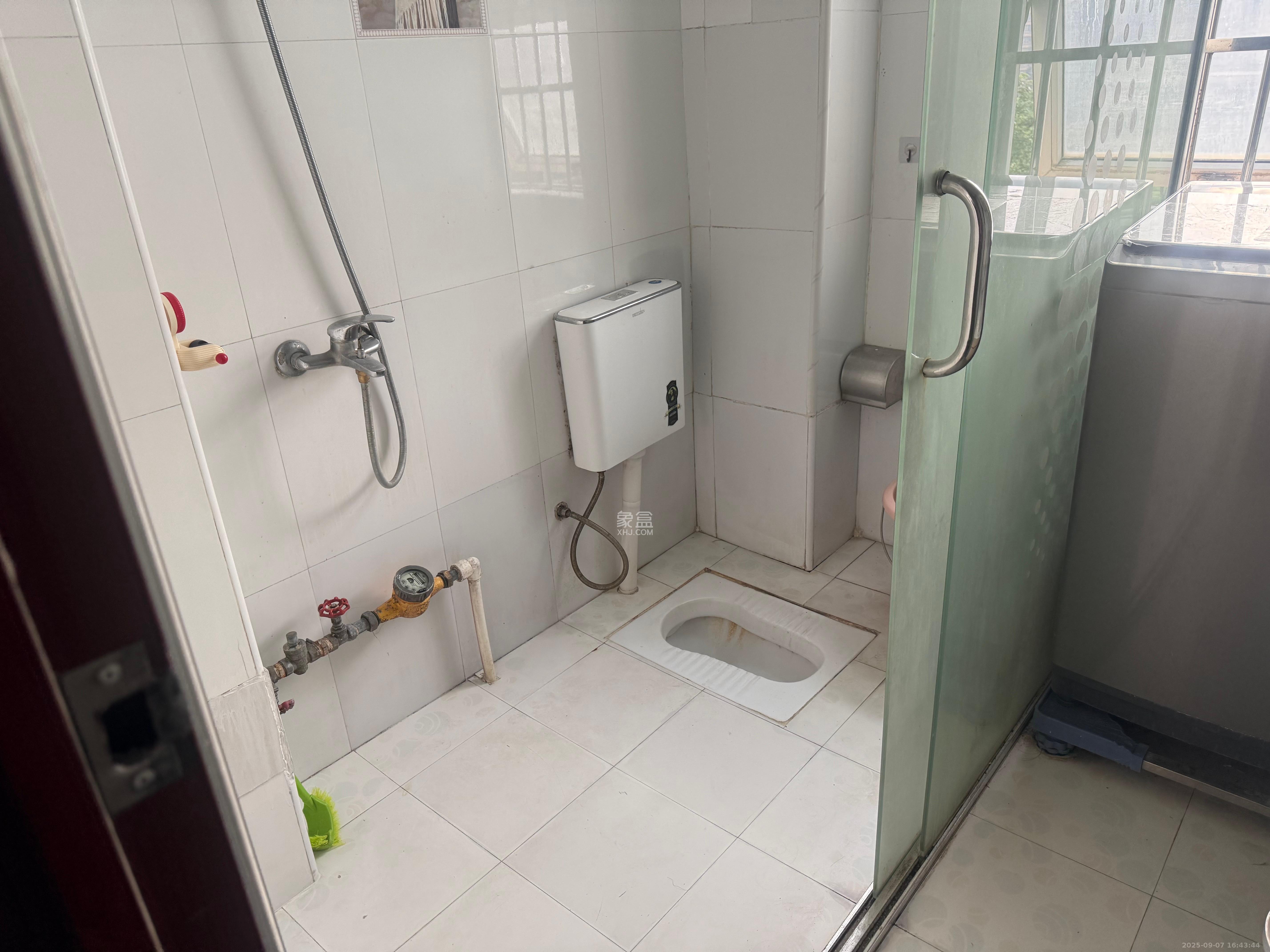 水映青山  1室2厅1卫    2000.0元/月室内图