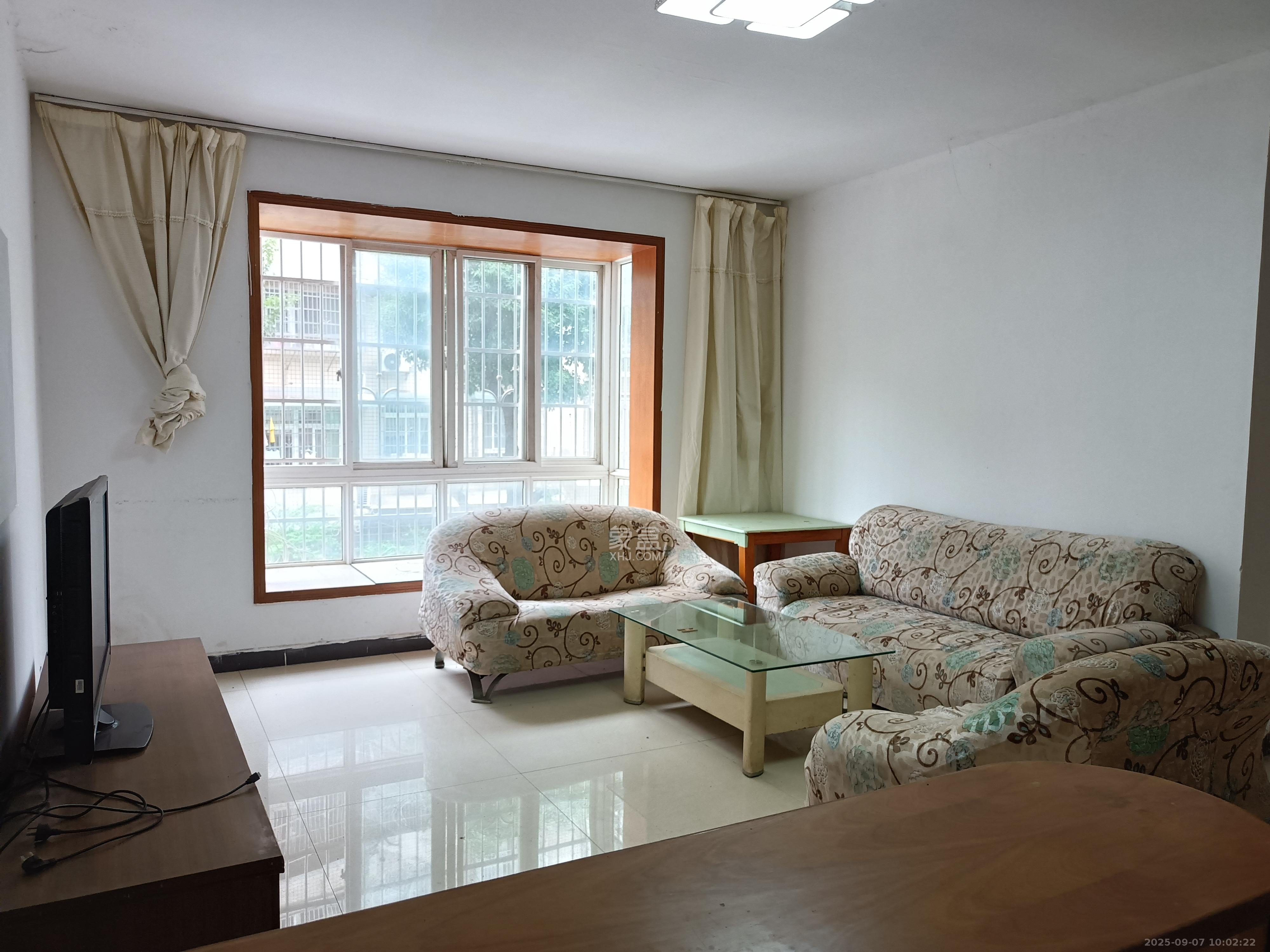 红星农博住宅小区(佳英农博小区)  3室1厅2卫    2200.0元/月 红星农博住宅小区(佳英农博小区)  3室1厅2卫    2200.0元/月室内图