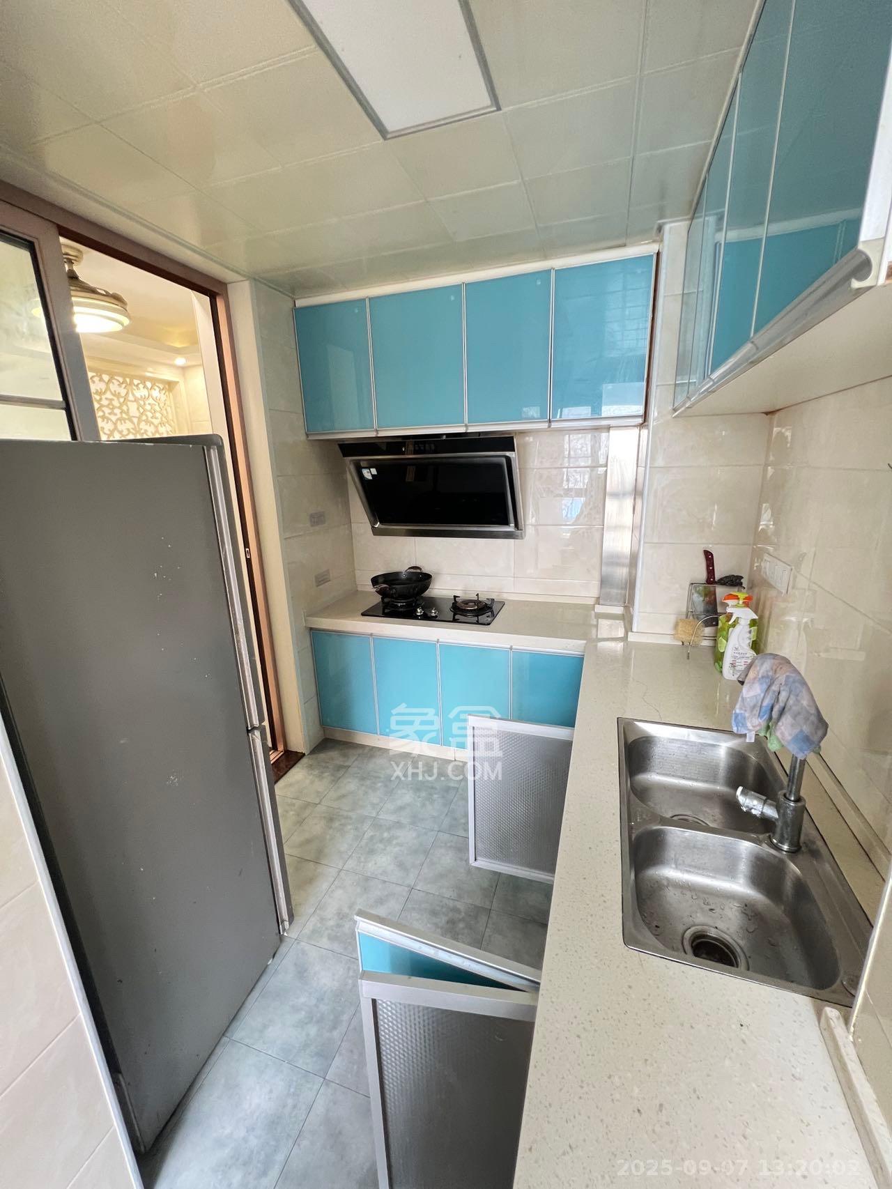 富春山 3室2厅2卫 2500.0元/月 富春山 3室2厅2卫 2500.0元/月室内图