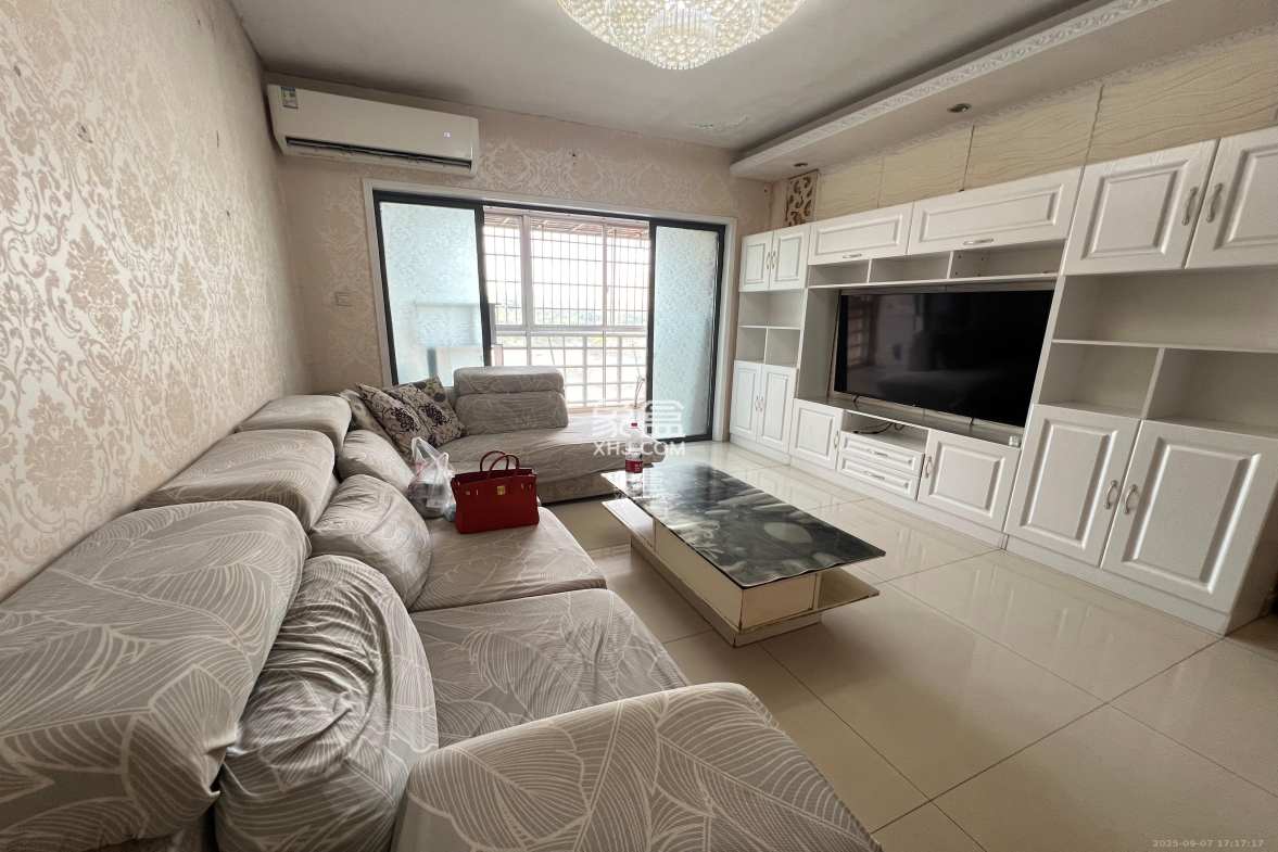 鼎丰前城 2室1厅1卫 2100.00元/月 鼎丰前城 2室1厅1卫 2100.00元/月室内图