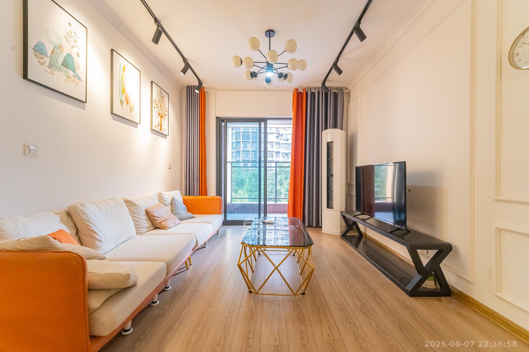 恒基凯旋门三期 3室2厅2卫 89.8万 恒基凯旋门三期 3室2厅2卫 89.8万客厅