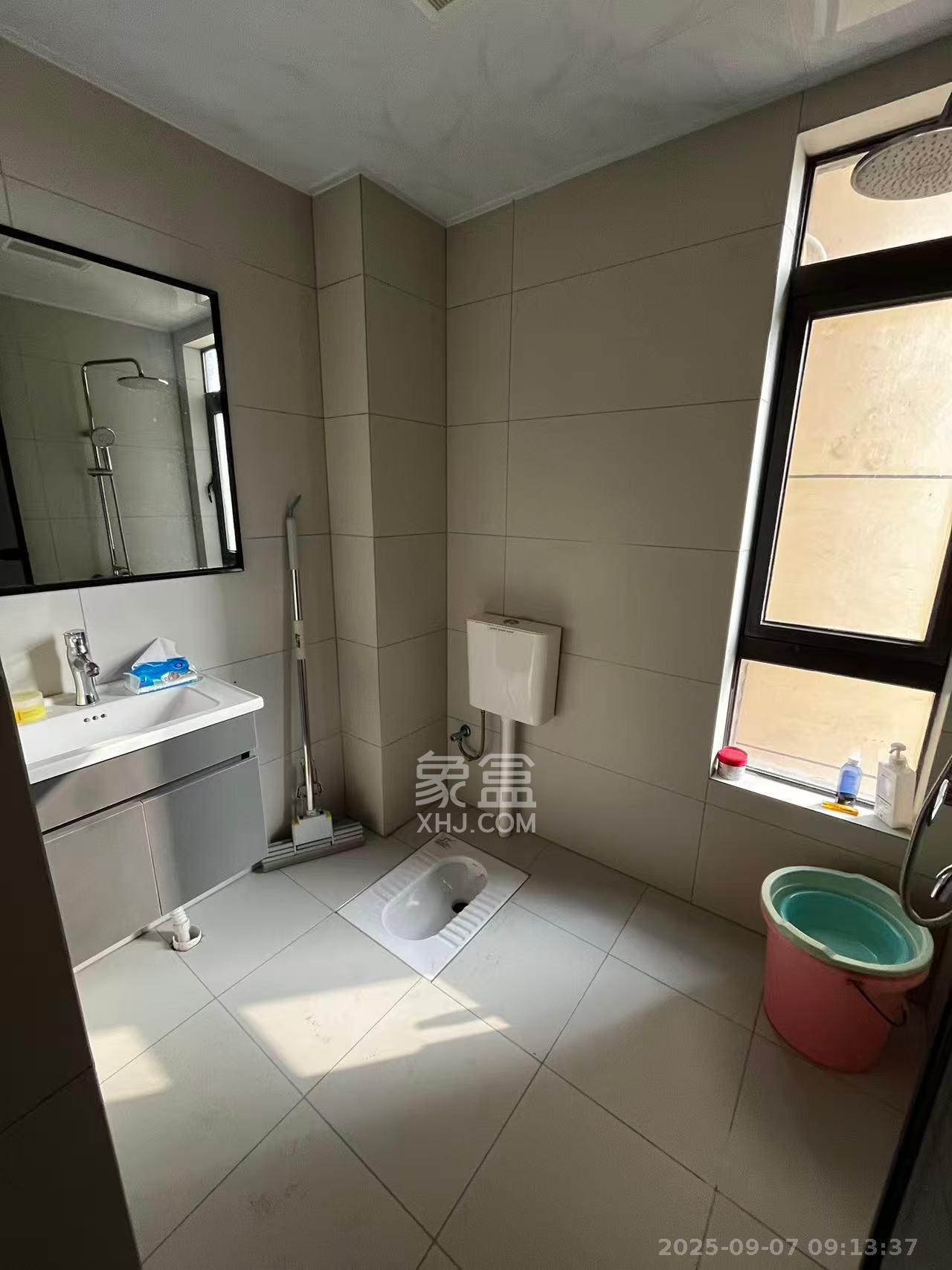 长房时代公馆  3室2厅2卫   2500.00元/月室内图