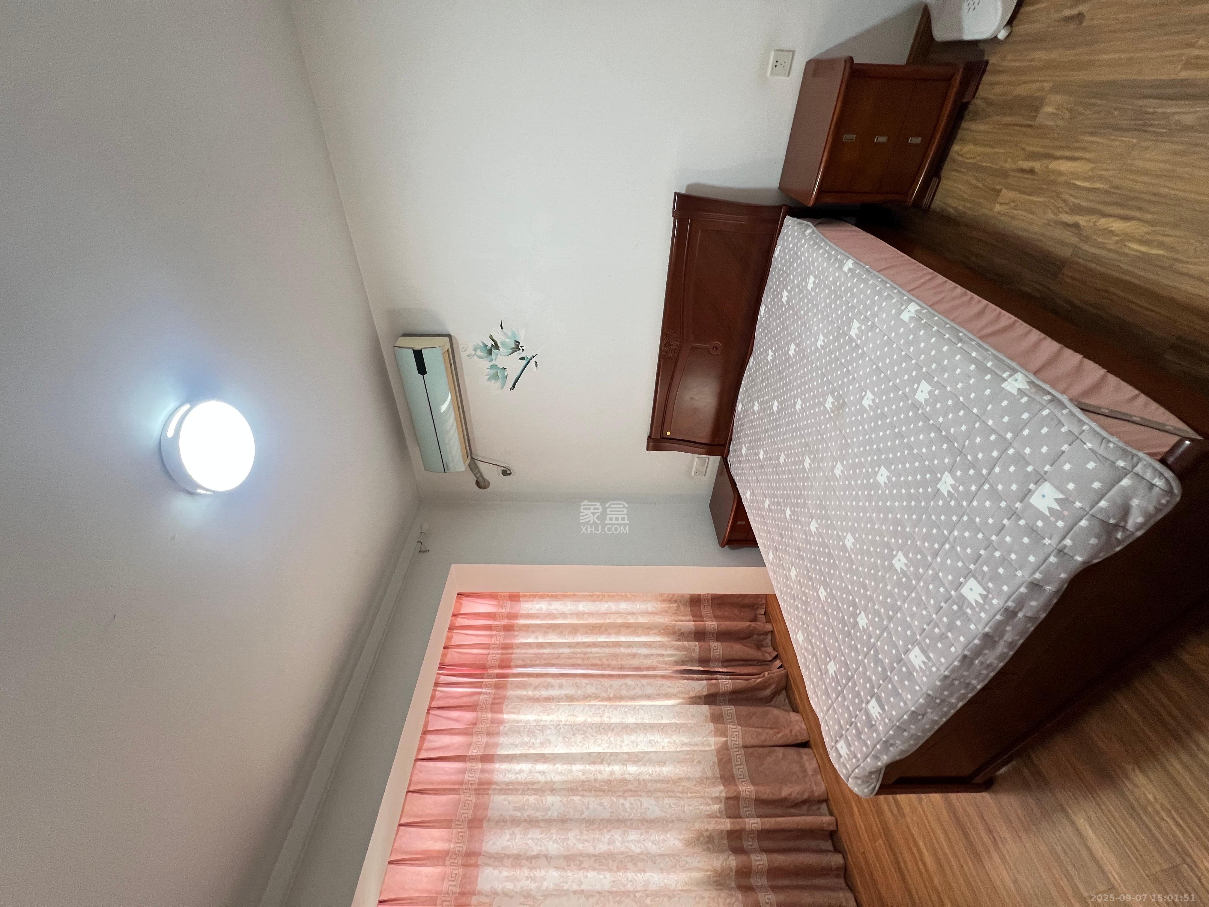 山水华景 3室2厅1卫 2100.0元/月 山水华景 3室2厅1卫 2100.0元/月室内图