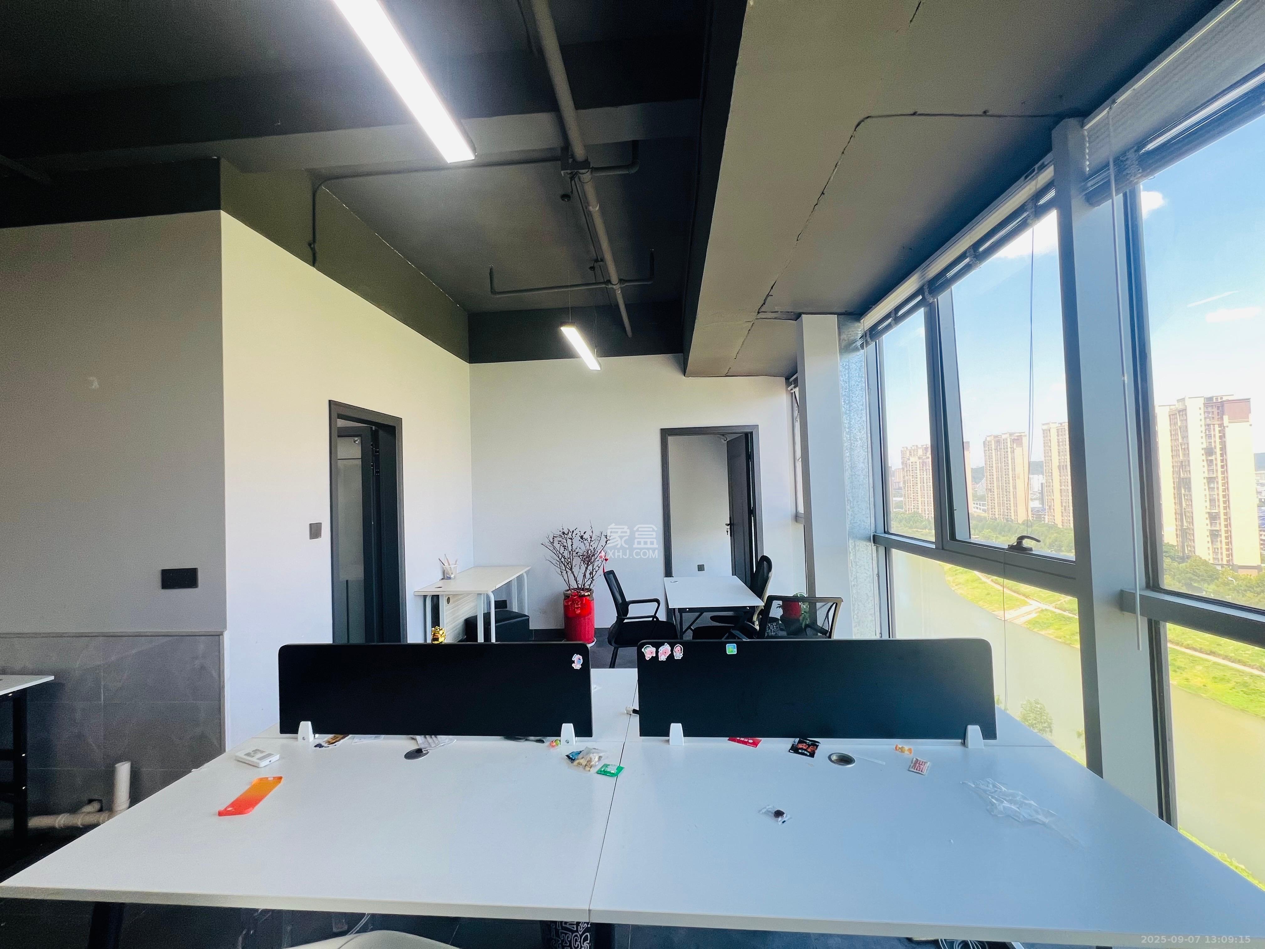 奥克斯滨仕花园(奥克斯洋湖广场/奥克斯中心) 1室1厅1卫 3300.0元/月 奥克斯滨仕花园(奥克斯洋湖广场/奥克斯中心) 1室1厅1卫 3300.0元/月室内图