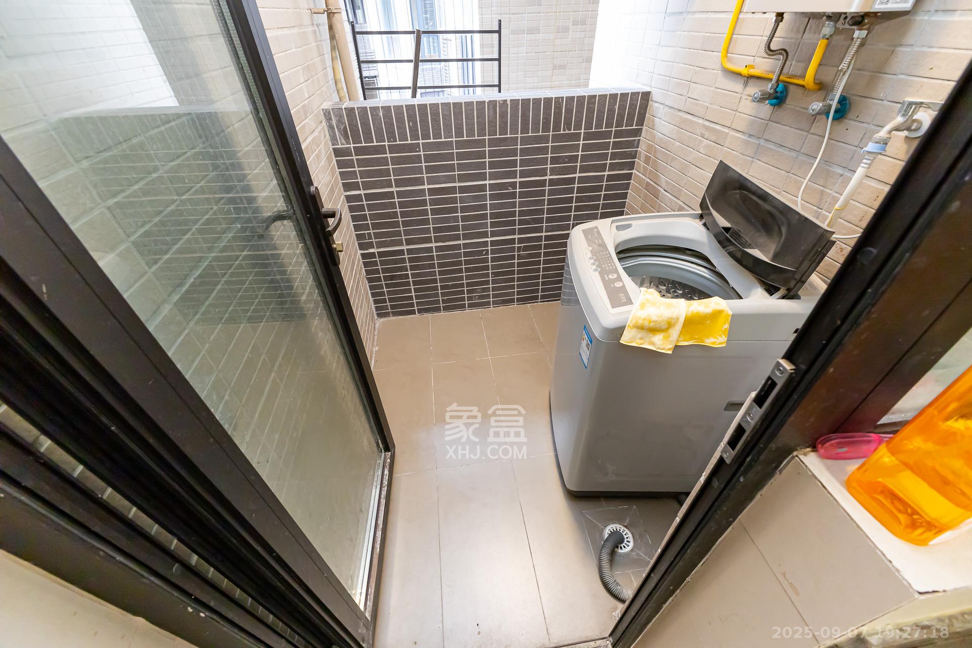 时代倾城三期  2室2厅1卫    64.0万阳台