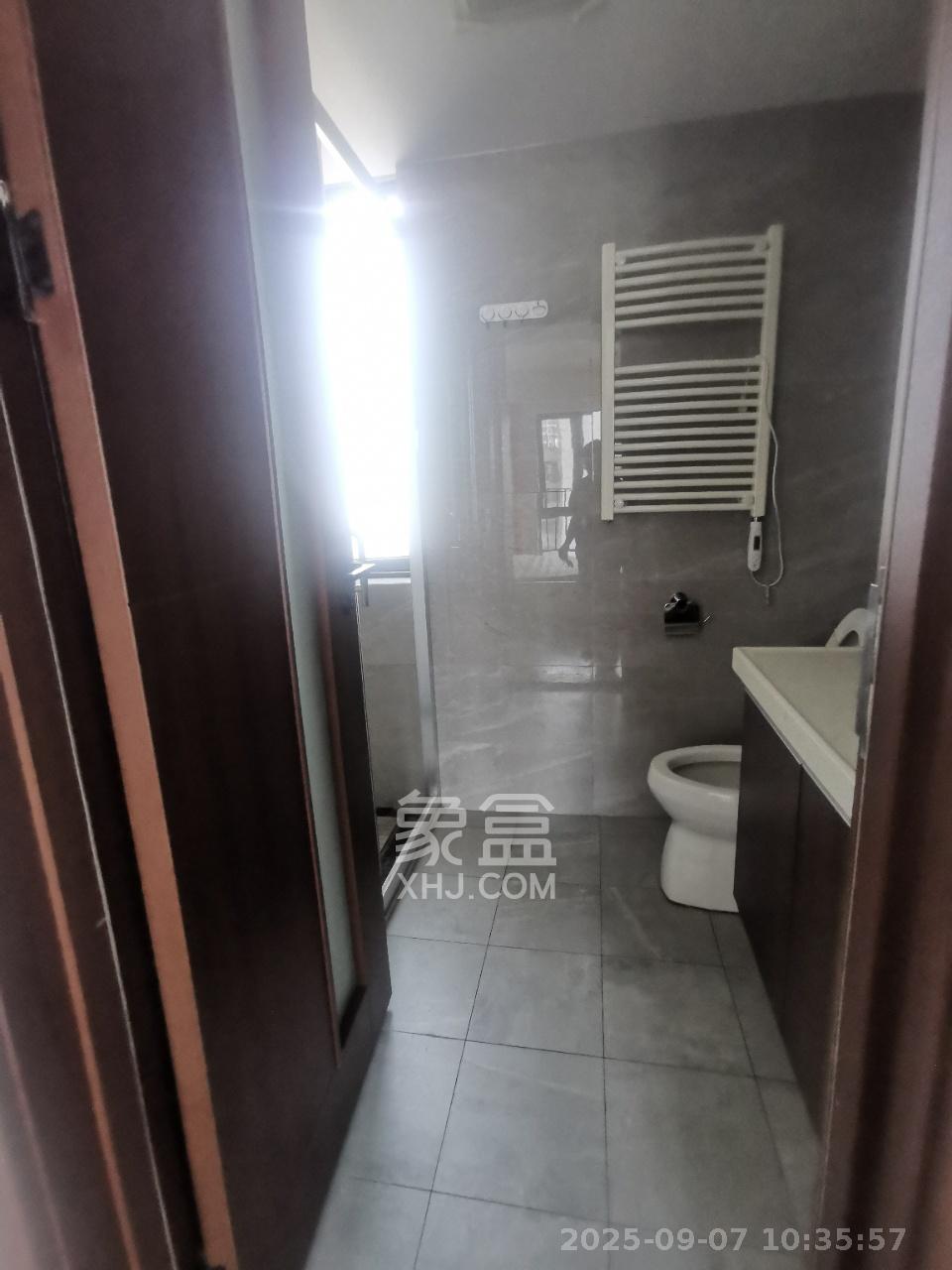 绿地长沙城际空间站(绿地新里佳苑)  4室2厅2卫    3900.0元/月 绿地长沙城际空间站(绿地新里佳苑)  4室2厅2卫    3900.0元/月室内图