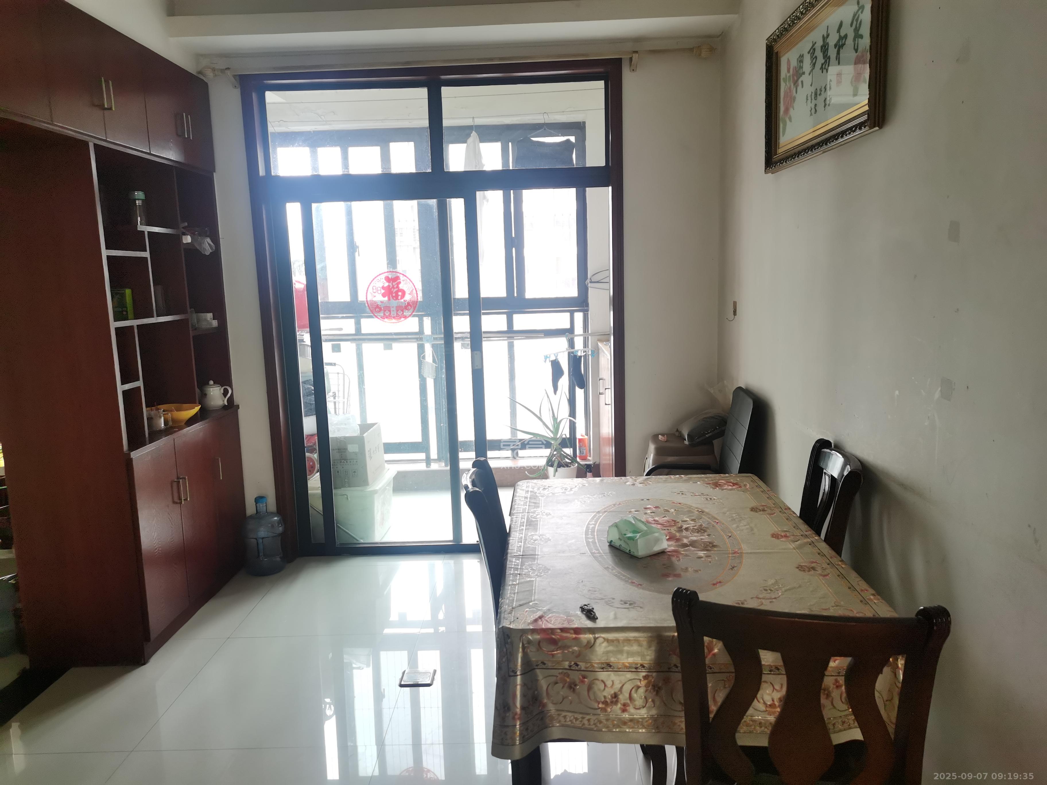 山水熙园 3室2厅2卫 2300.0元/月 山水熙园 3室2厅2卫 2300.0元/月室内图