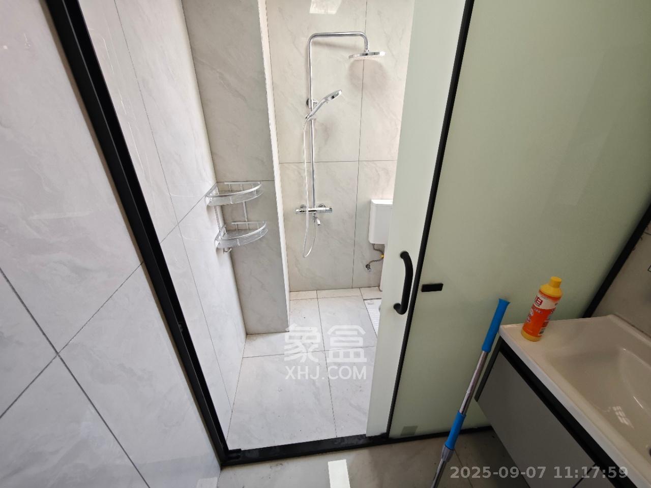 洋湖时代 3室2厅1卫 2500.0元/月 洋湖时代 3室2厅1卫 2500.0元/月室内图