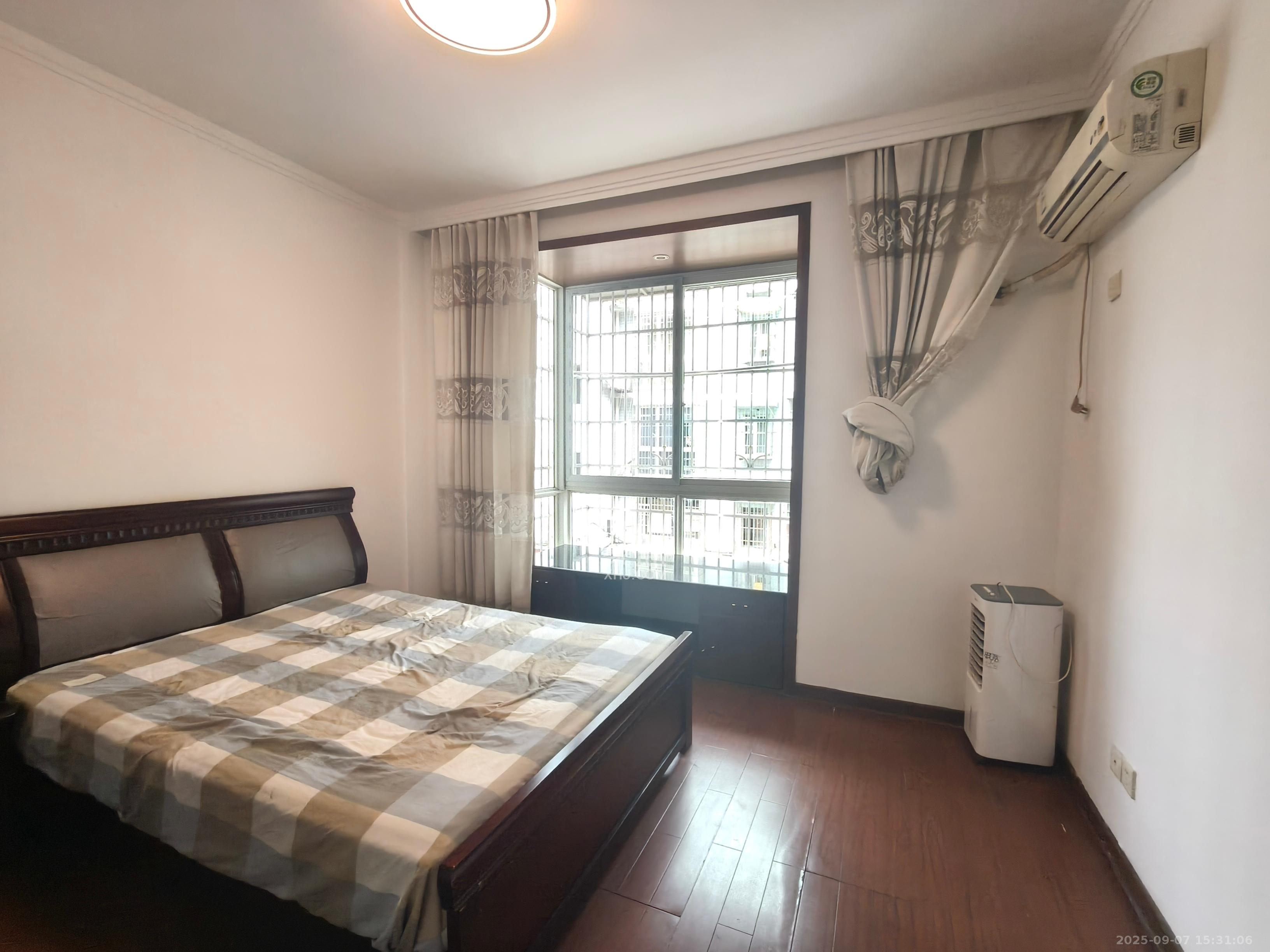 高桥粮油市场（高桥一号小区）  3室1厅1卫    2000.0元/月室内图