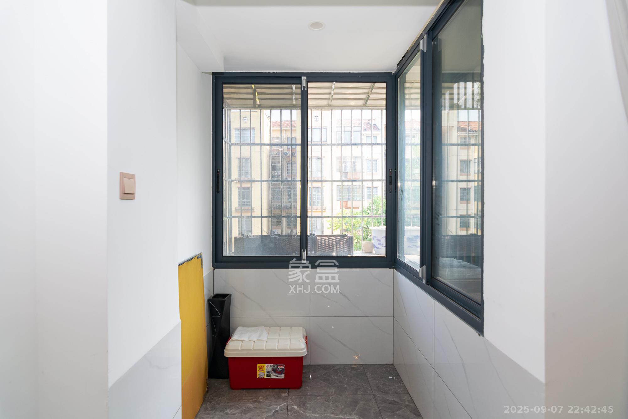 中新森林海  3室2厅2卫    80.8万阳台