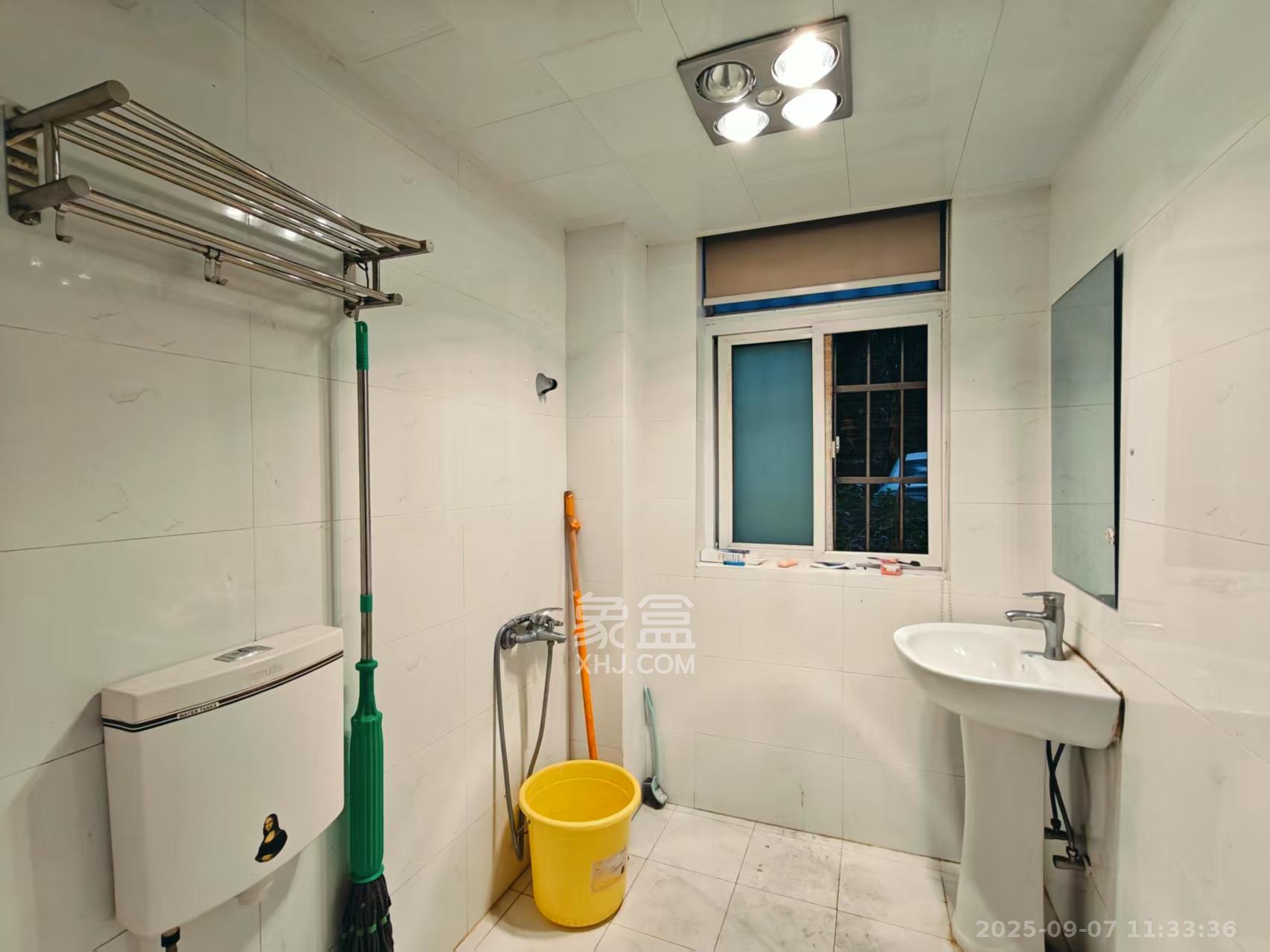 嘉盛华庭(一期、二期、三期) 4室2厅1卫 3500.0元/月 嘉盛华庭(一期、二期、三期) 4室2厅1卫 3500.0元/月室内图