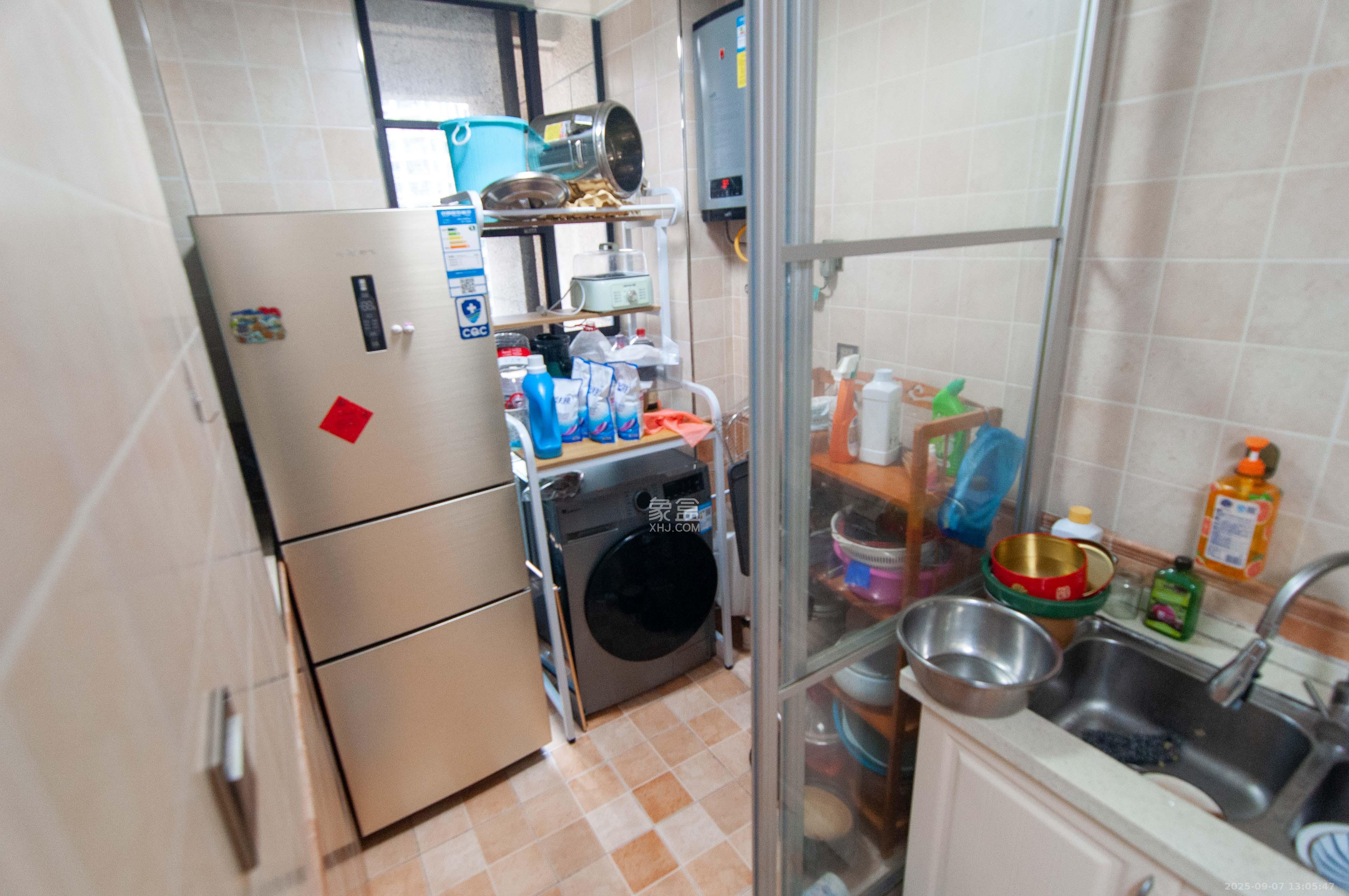 金茂梅溪湖 3室2厅2卫 198.8万 金茂梅溪湖 3室2厅2卫 198.8万厨房