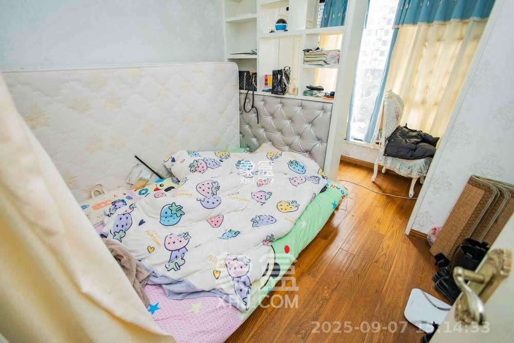 天麓尚层  4室2厅2卫    3200.0元/月室内图