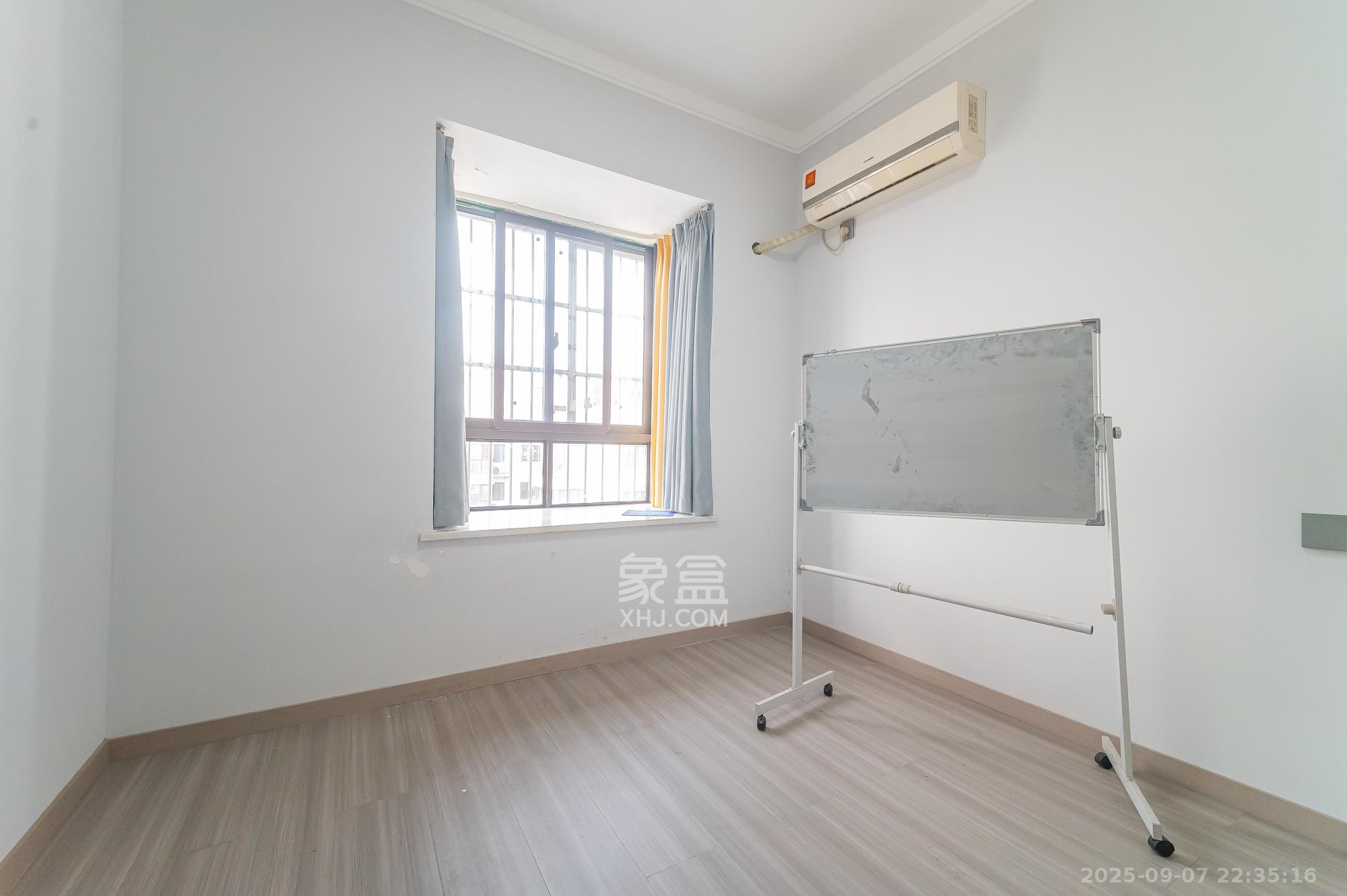 尚鑫海悦(新长海尚海城) 4室2厅2卫 91.0万 尚鑫海悦(新长海尚海城) 4室2厅2卫 91.0万卧室