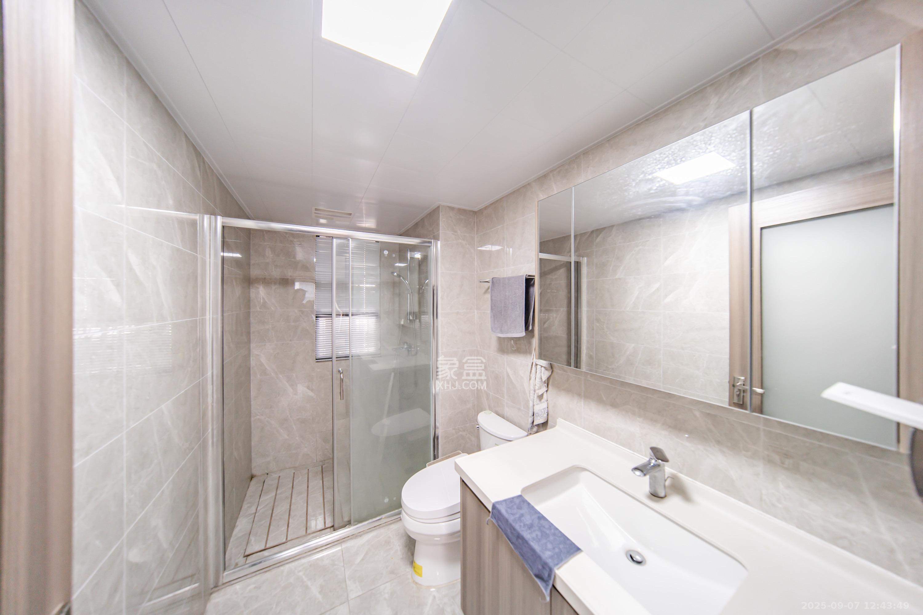 中海阅麓山一期  3室2厅2卫    2800.0元/月室内图