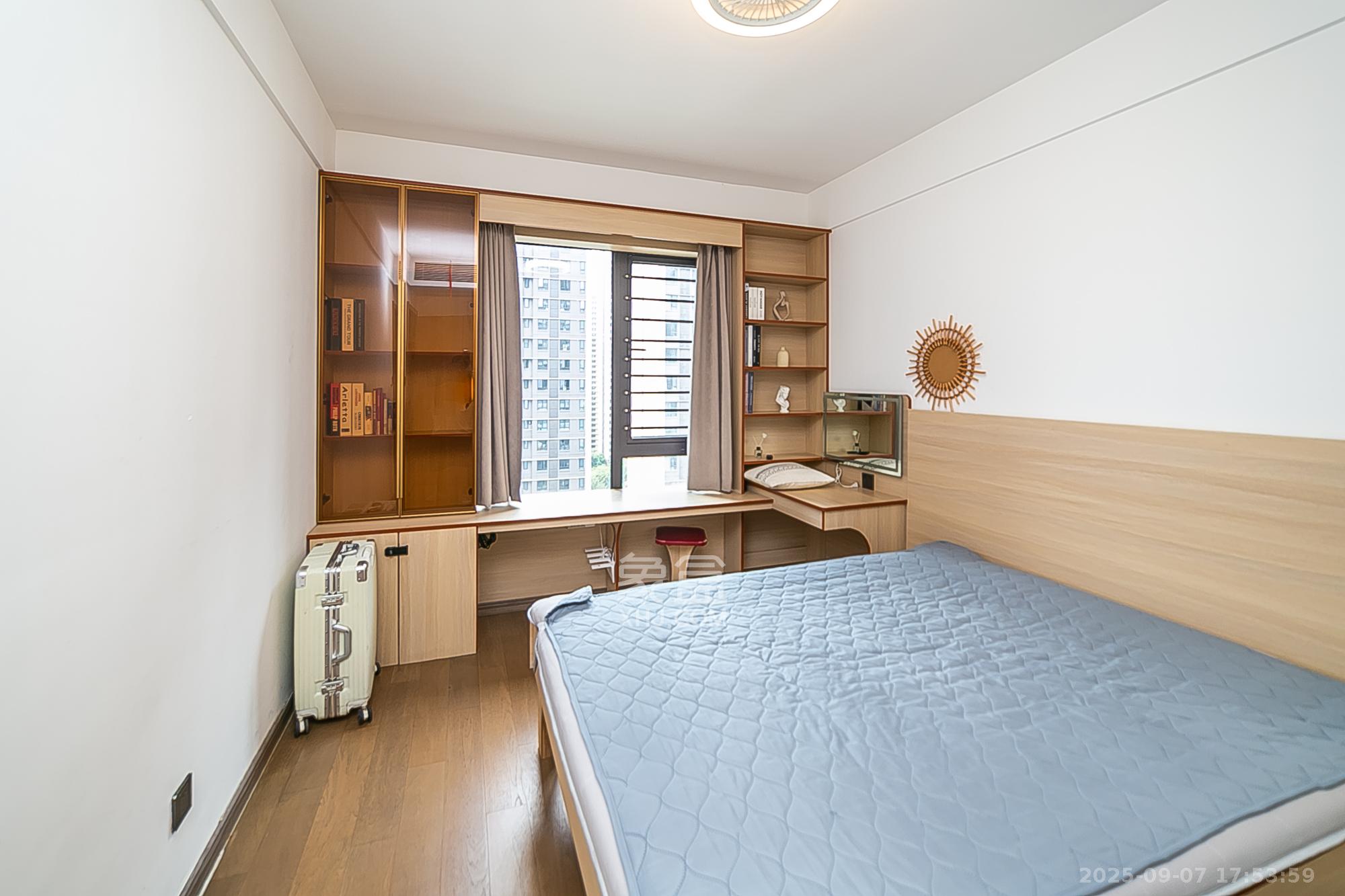 卓越江岸  4室2厅2卫    188.0万 卓越江岸  4室2厅2卫    188.0万卧室