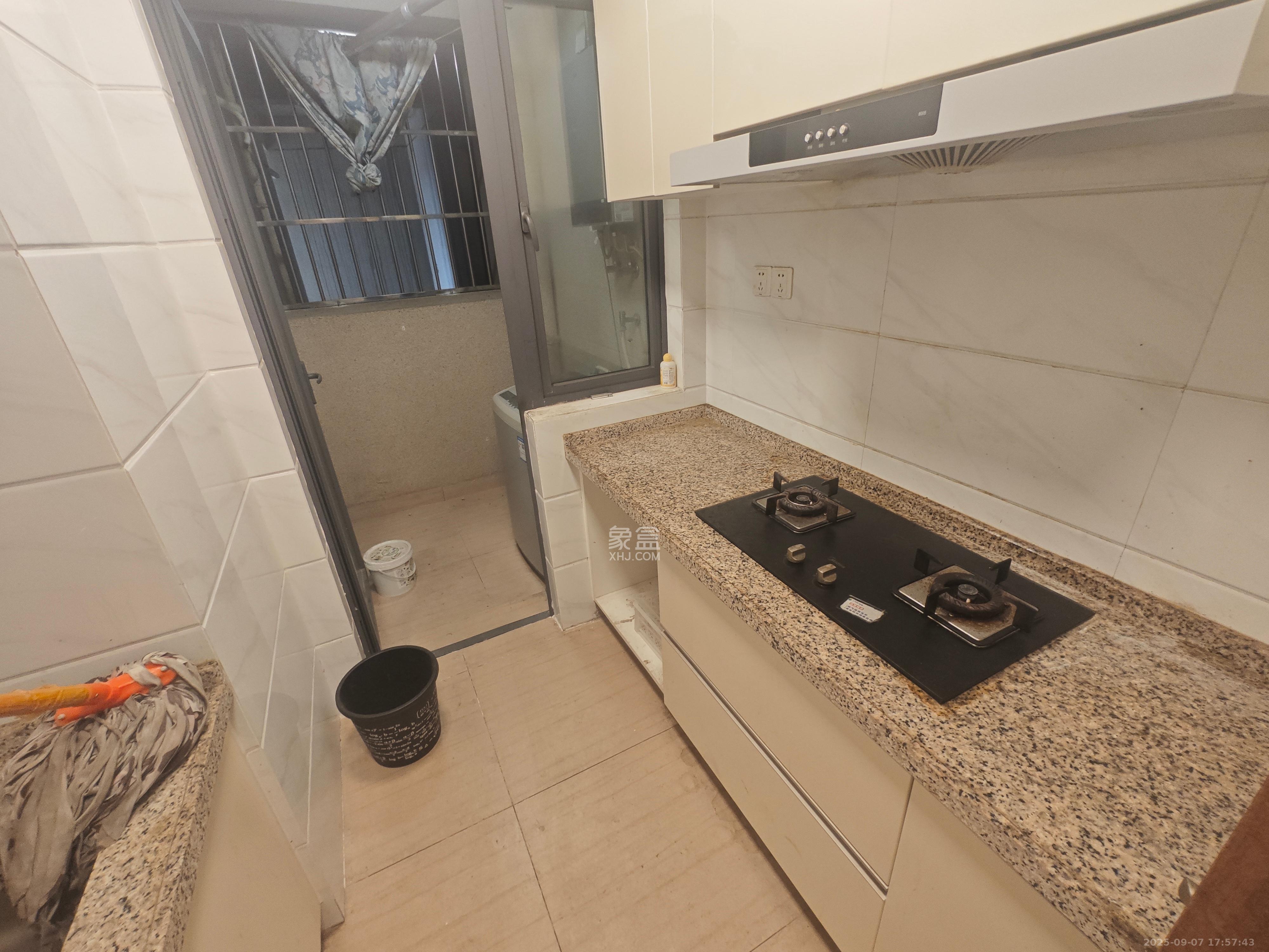 碧桂园南城首府(东宸林海) 3室2厅1卫 2100.0元/月 碧桂园南城首府(东宸林海) 3室2厅1卫 2100.0元/月室内图