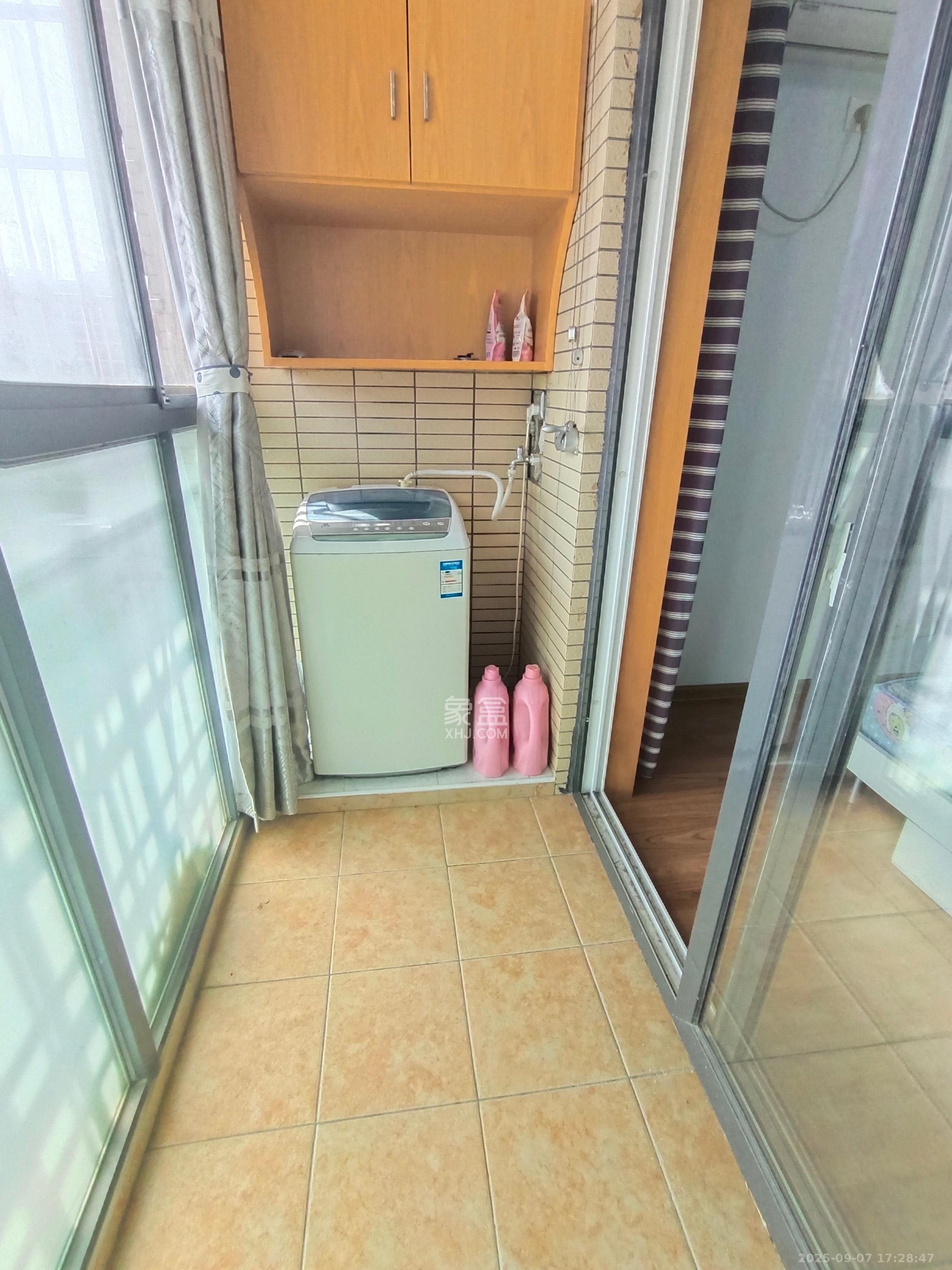 山水湾  3室2厅1卫    1500.0元/月室内图