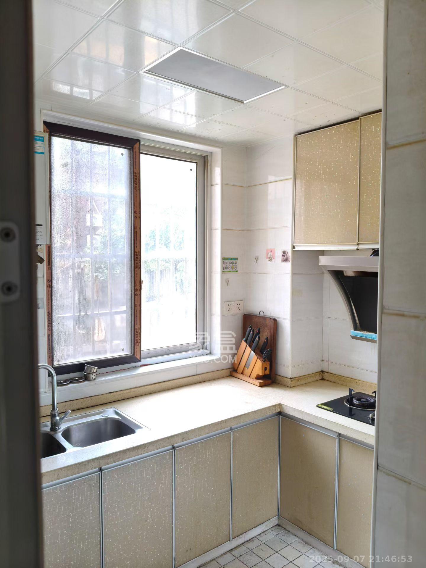 星城新宇莲景苑  3室2厅1卫    2400.0元/月 星城新宇莲景苑  3室2厅1卫    2400.0元/月室内图