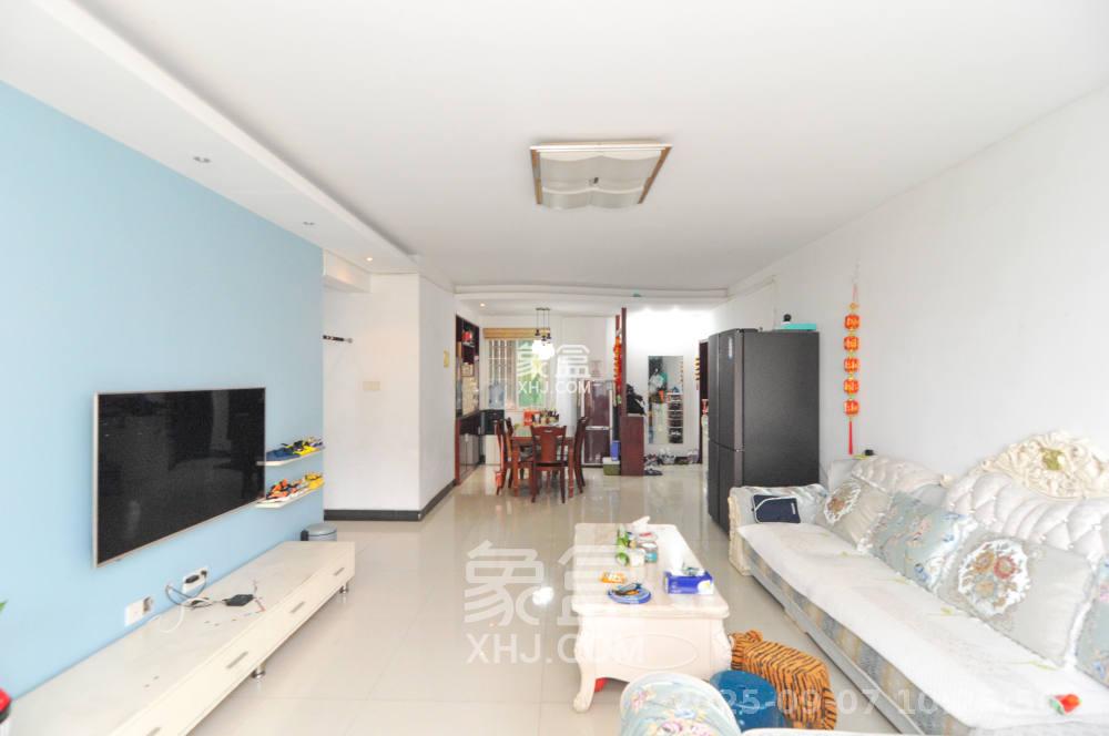 麓谷加州阳光  3室2厅2卫    2600.0元/月室内图