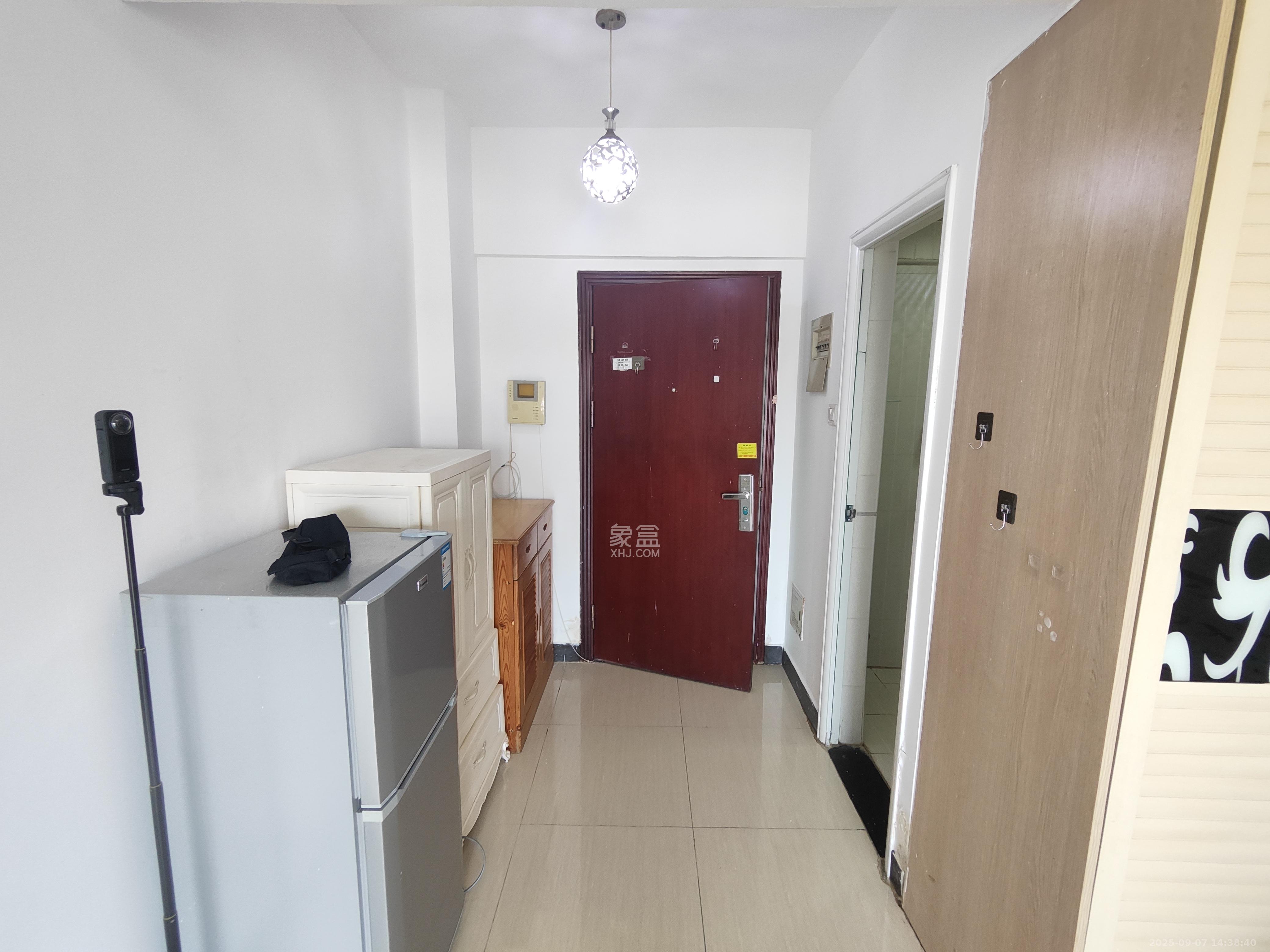 天健芙蓉盛世一期  1室1厅1卫    1400.0元/月室内图