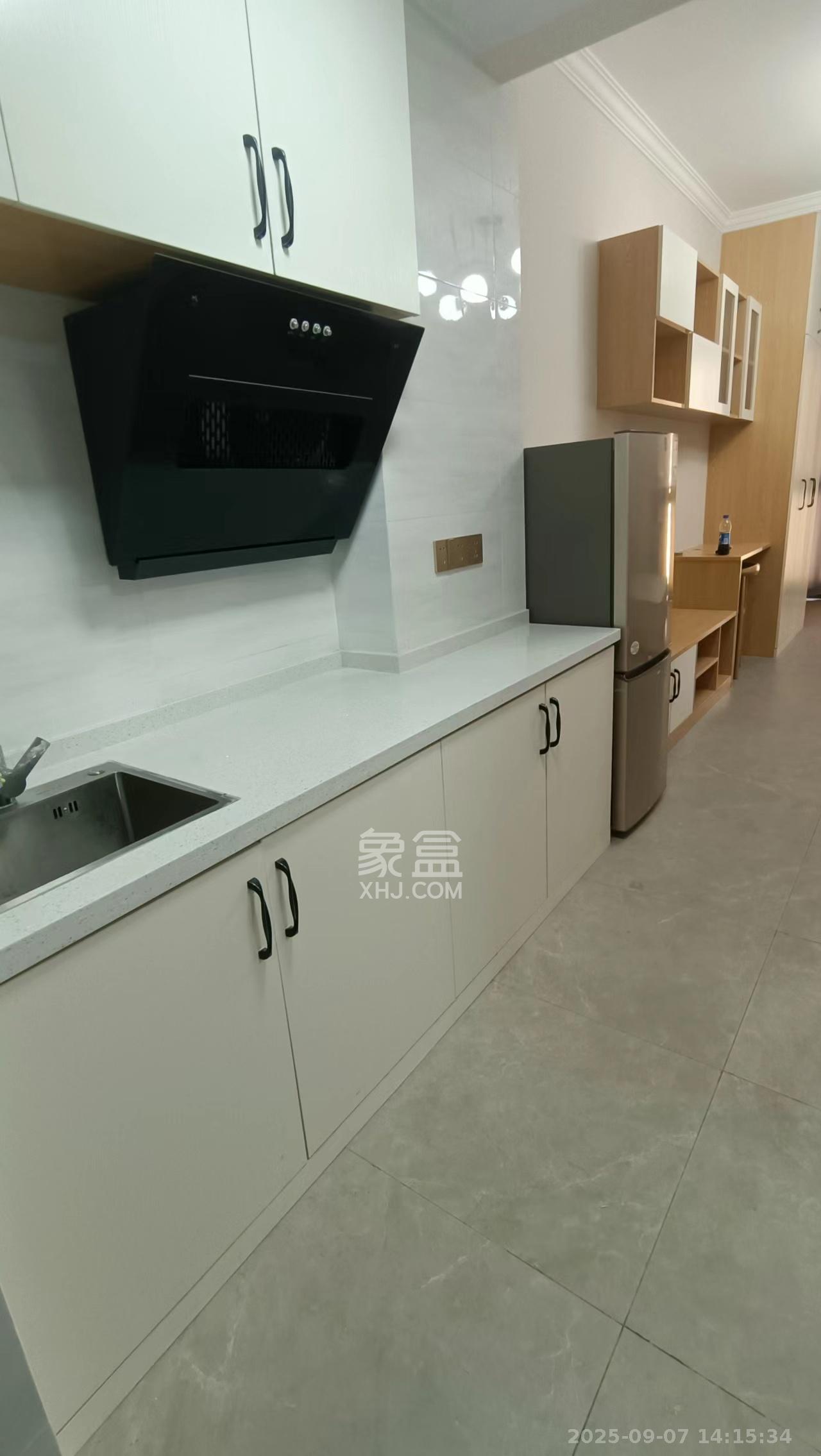 钱隆世家  1室1厅1卫    1400.0元/月 钱隆世家  1室1厅1卫    1400.0元/月室内图