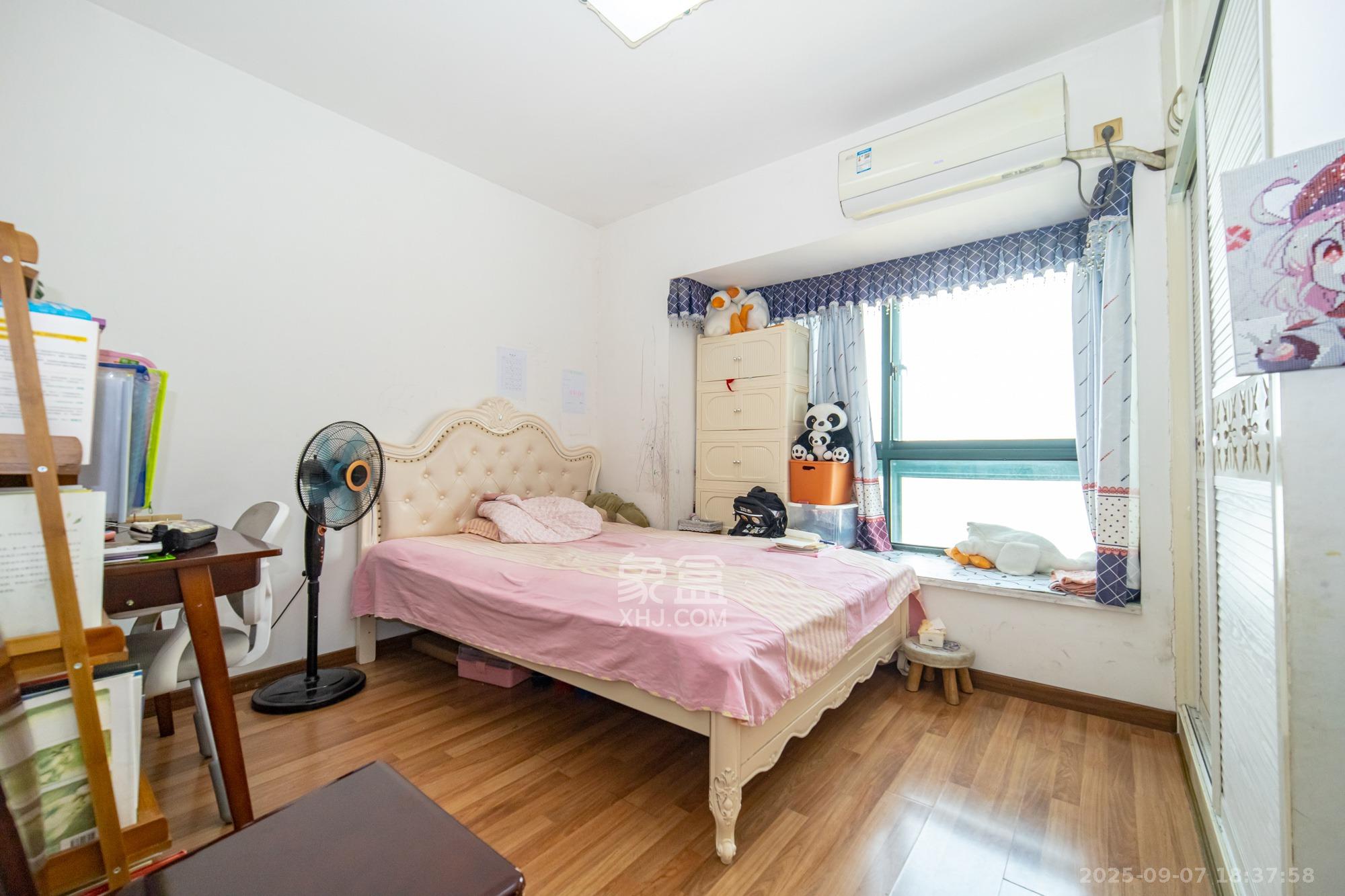 蝴蝶谷 3室2厅1卫 58.0万 蝴蝶谷 3室2厅1卫 58.0万卧室