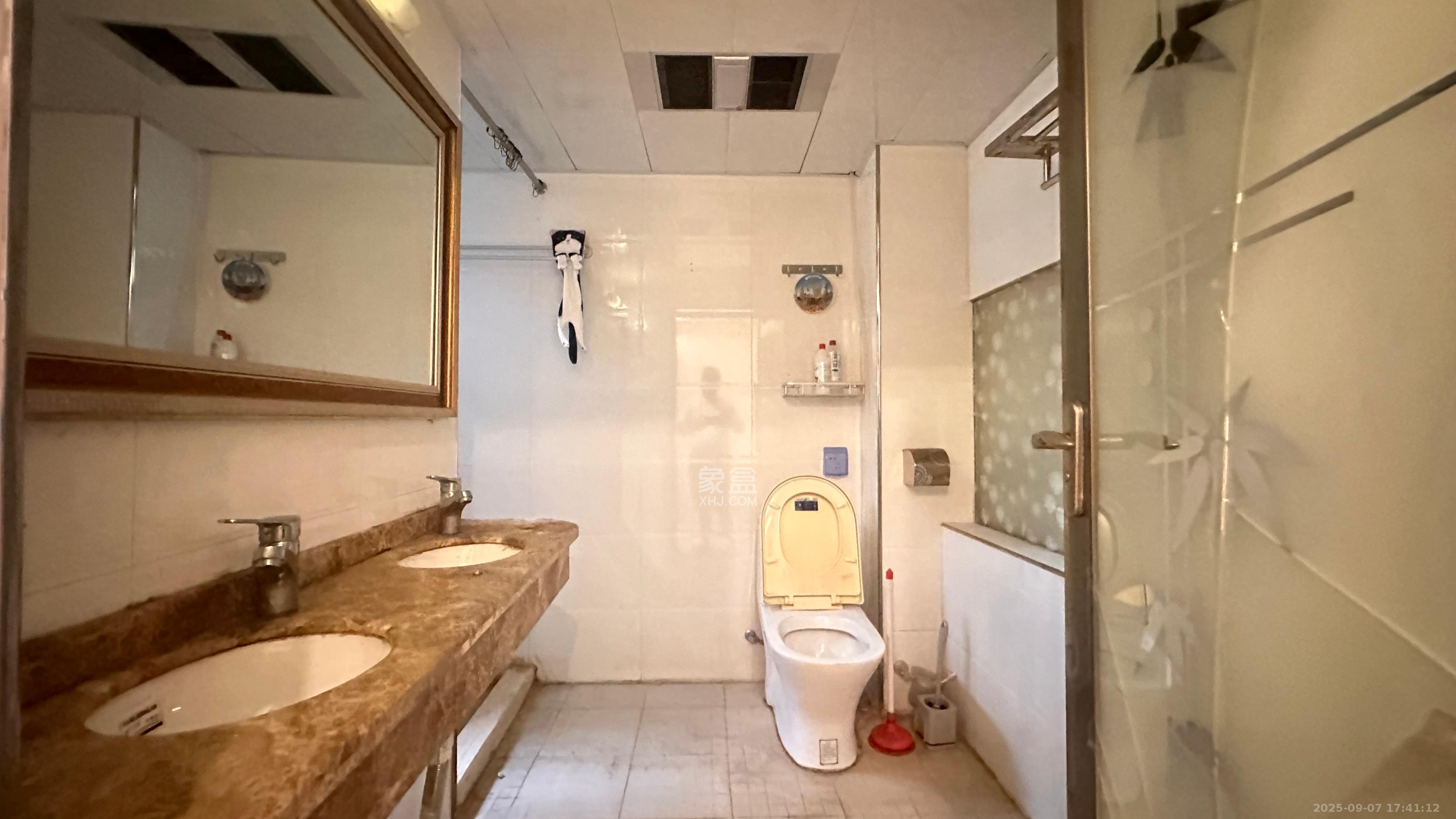 勤诚达新界  2室2厅1卫    1600.0元/月室内图