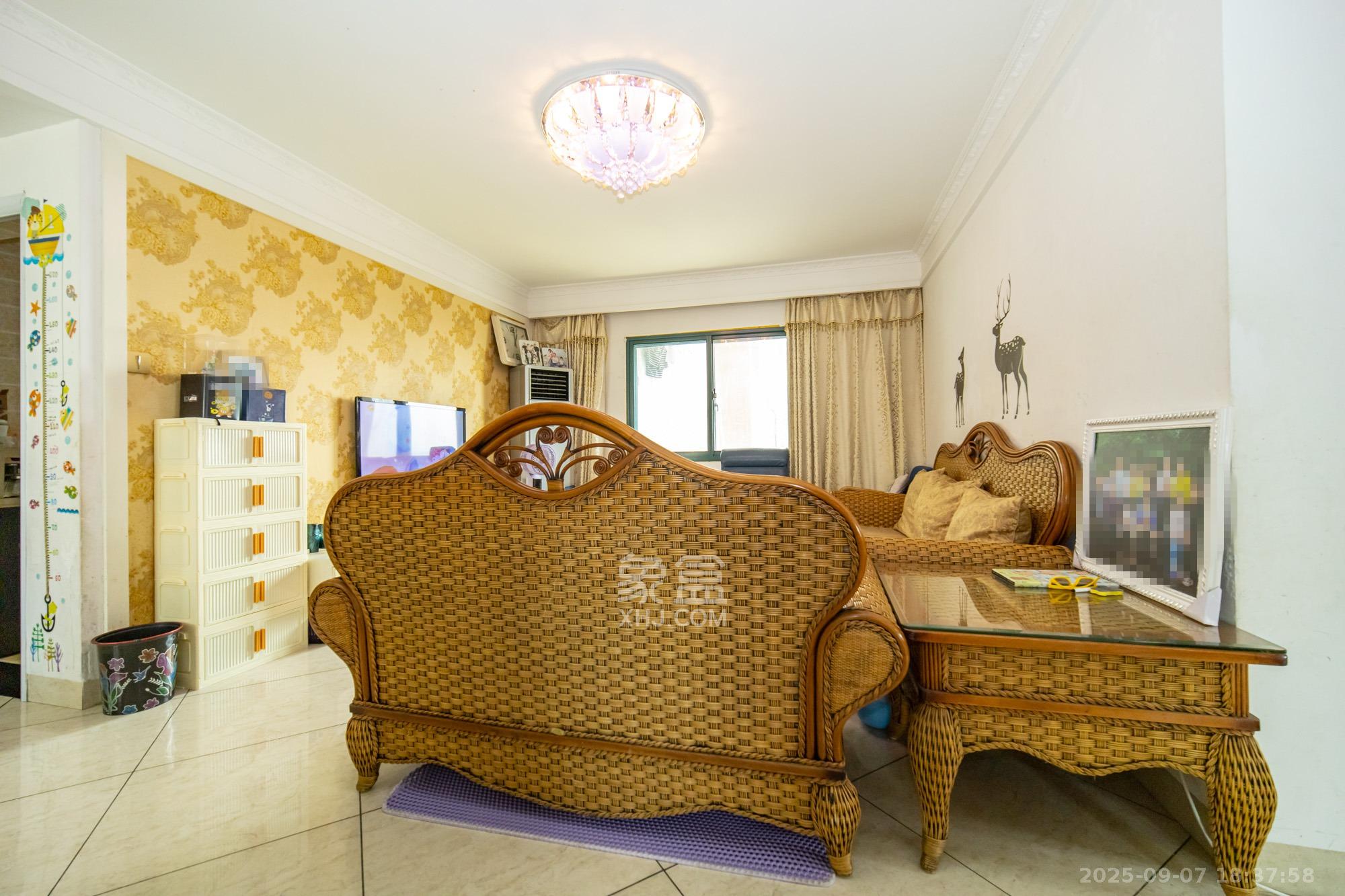 蝴蝶谷 3室2厅1卫 58.0万 蝴蝶谷 3室2厅1卫 58.0万客厅