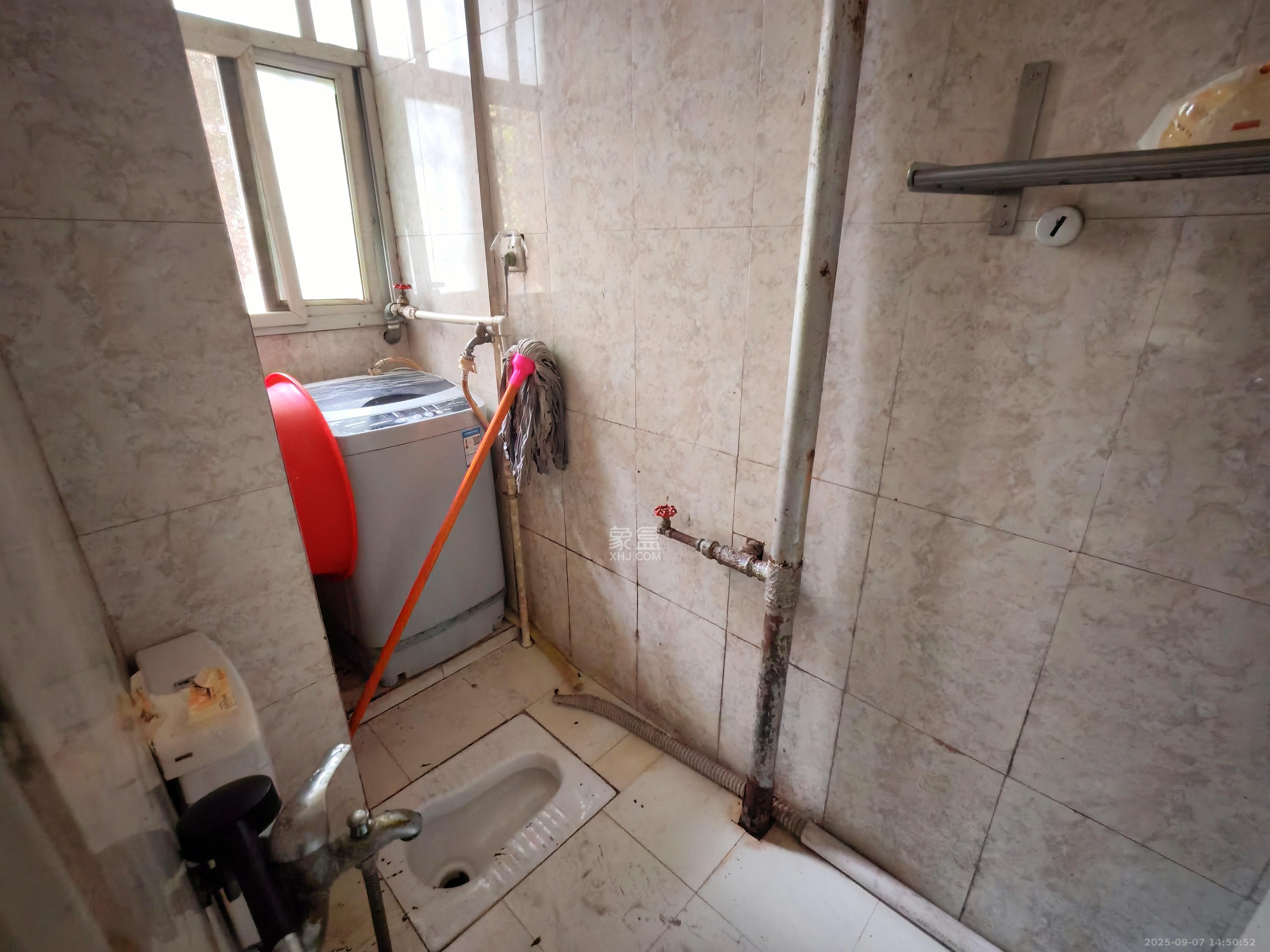 红龙庙小区 1室1厅1卫 1550.0元/月 红龙庙小区 1室1厅1卫 1550.0元/月室内图