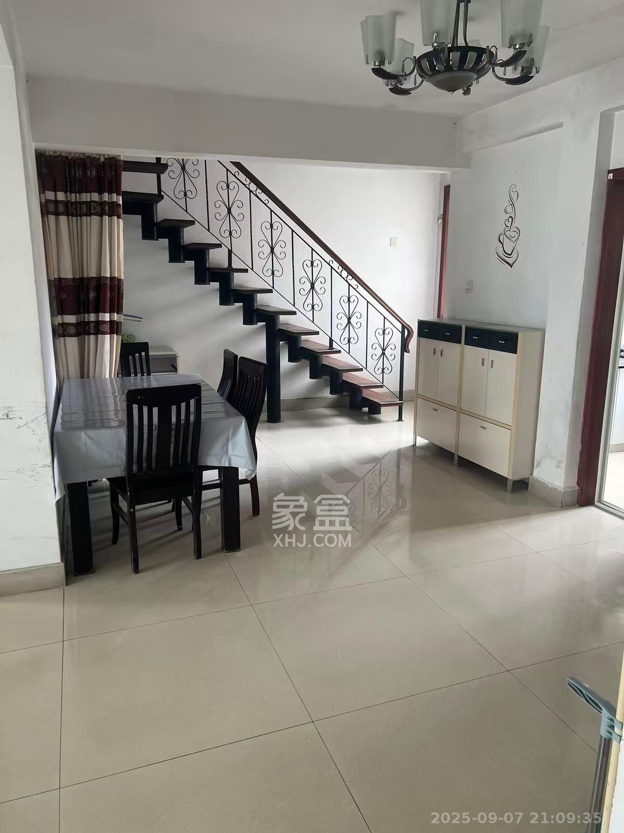 东方名都百草园  3室1厅1卫    1400.0元/月室内图