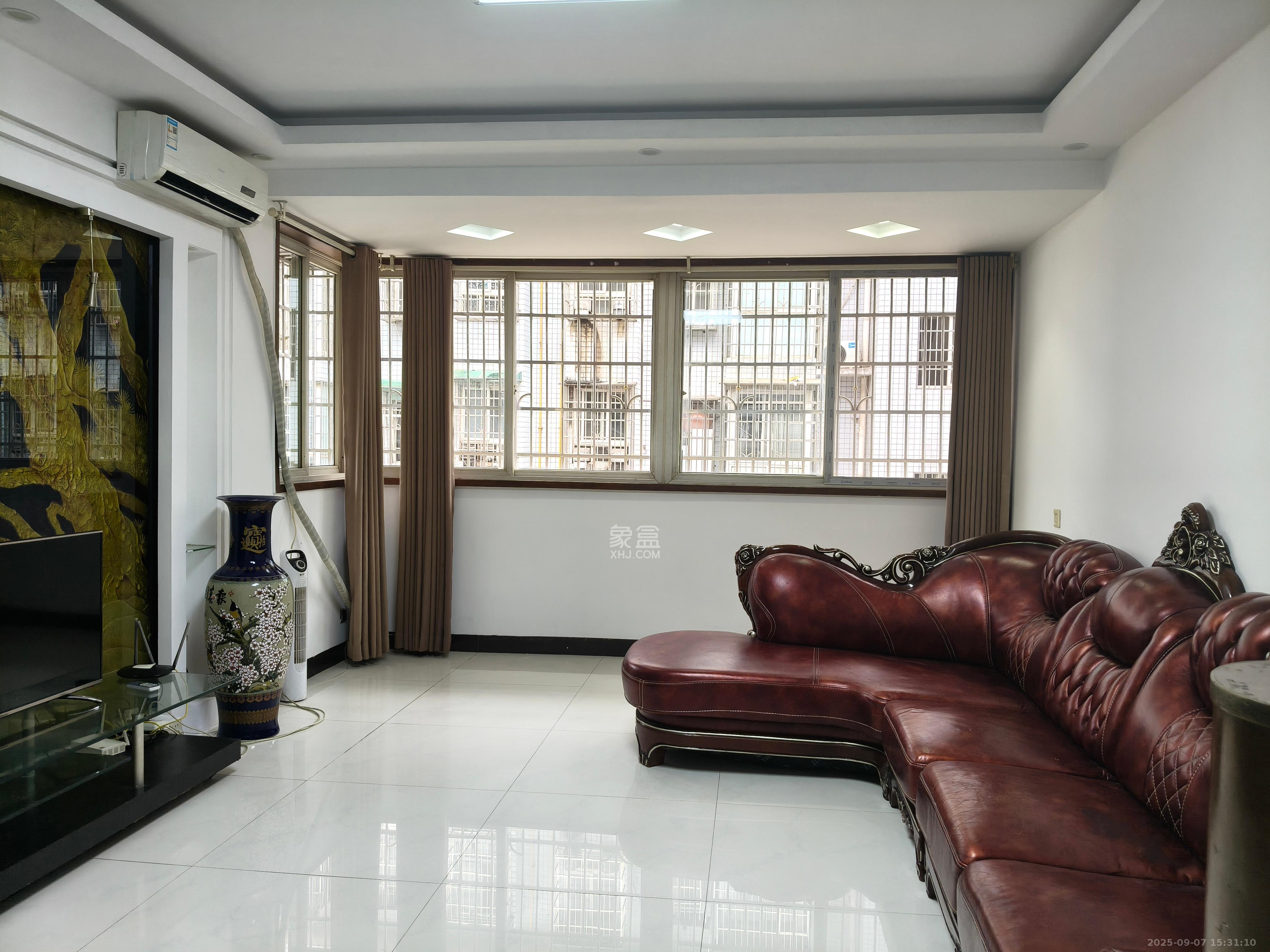 高桥粮油市场（高桥一号小区）  3室1厅1卫    2000.0元/月室内图