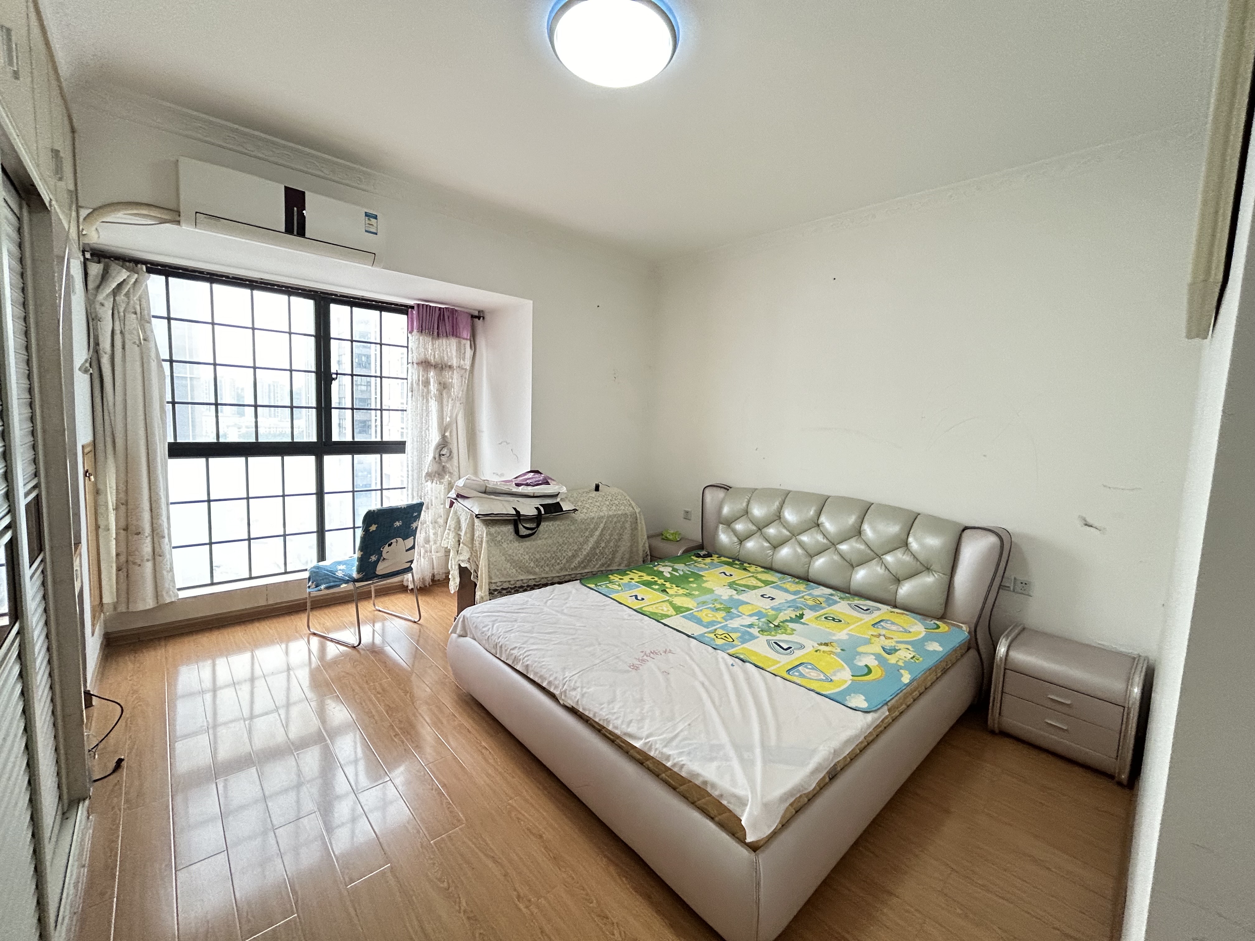 逸臣广场 3室2厅2卫 1800.0元/月 逸臣广场 3室2厅2卫 1800.0元/月室内图